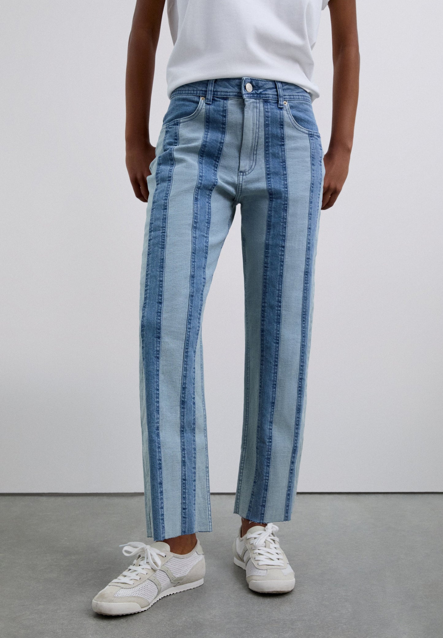 CONTRAST STRIPED JEANS