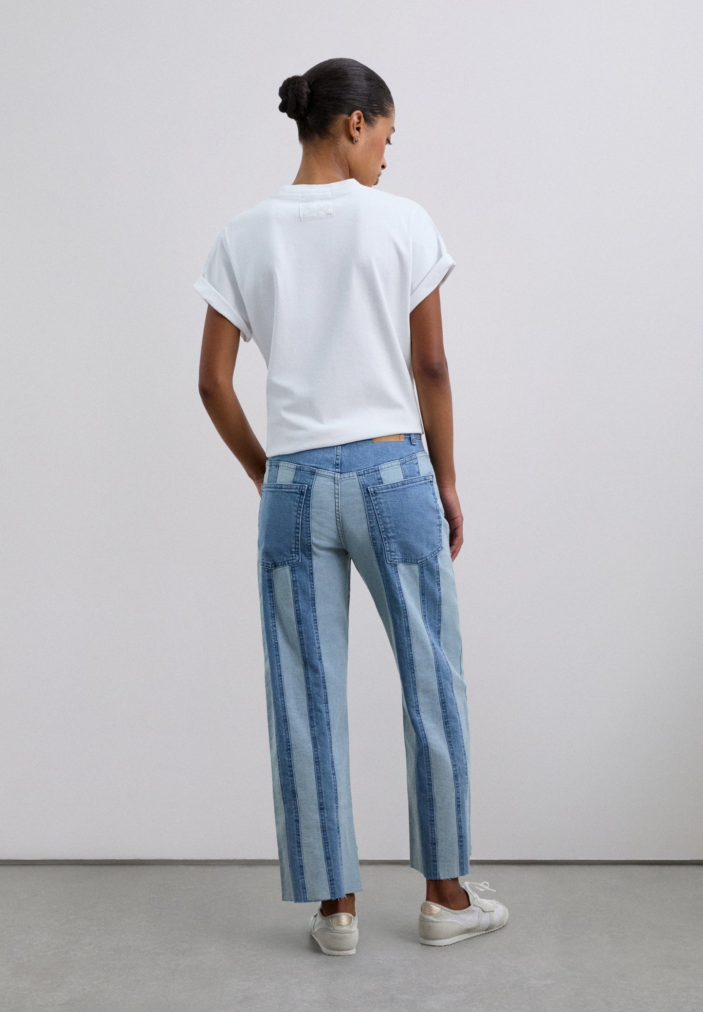 CONTRAST STRIPED JEANS