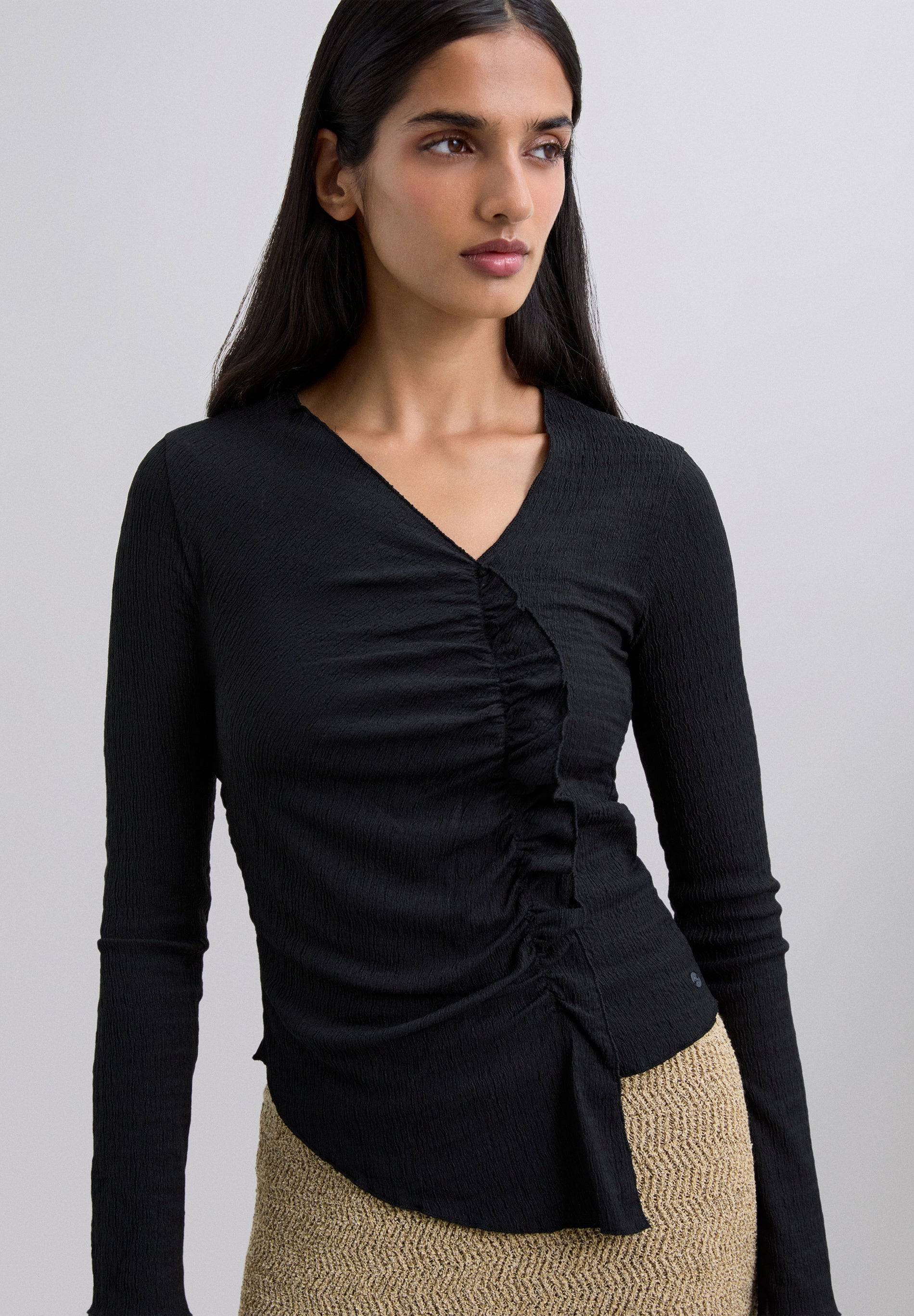 ASYMMETRIC NECKLINE TOP