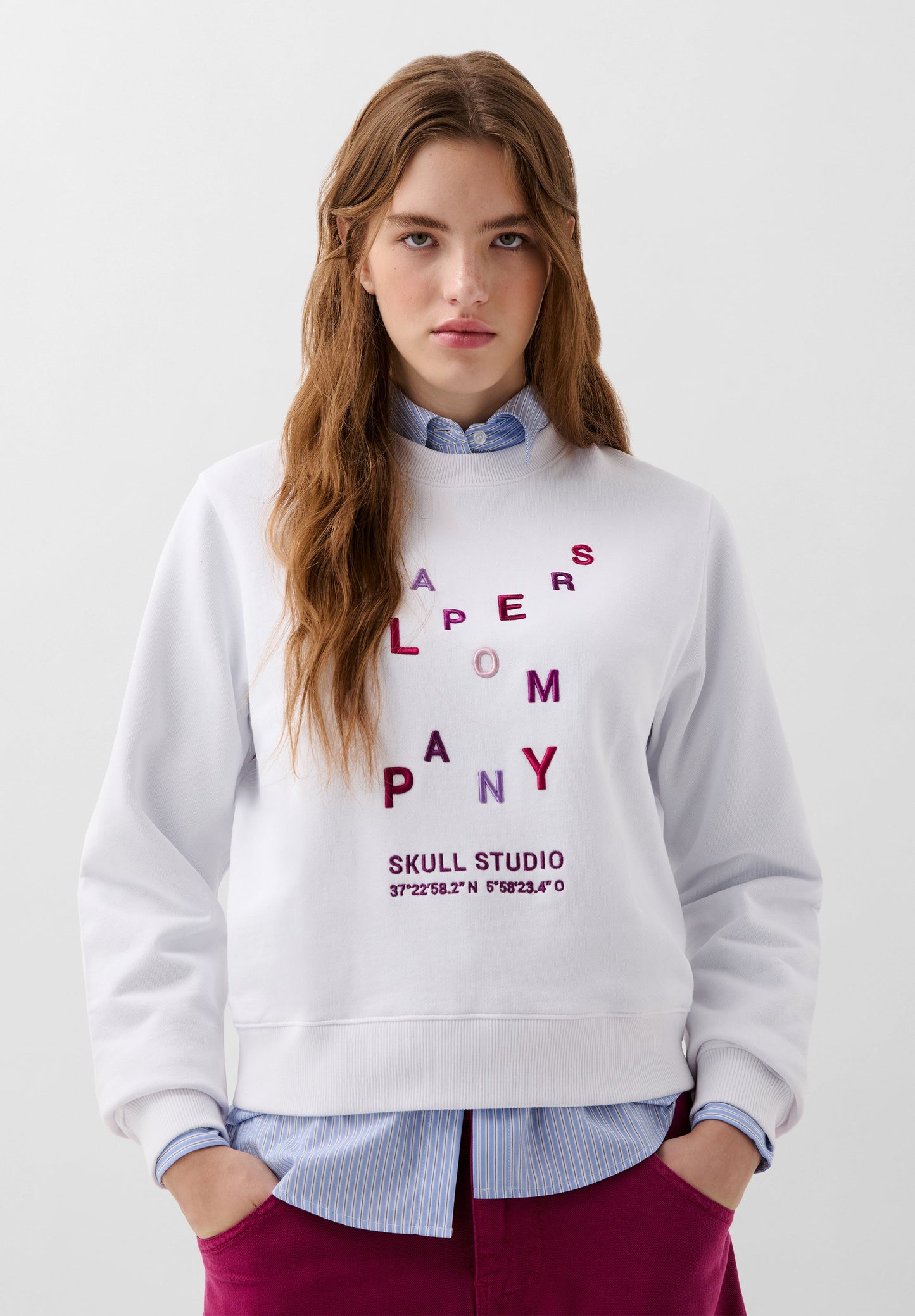 SWEATSHIRT WITH EMBROIDERED LETTERS