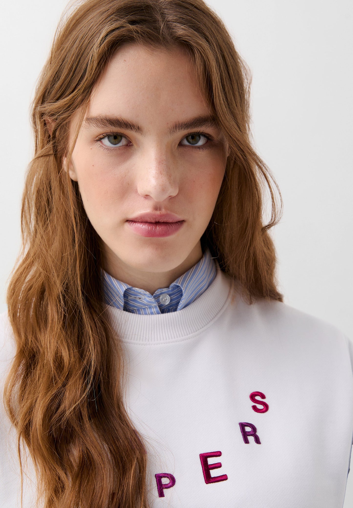 SWEATSHIRT WITH EMBROIDERED LETTERS