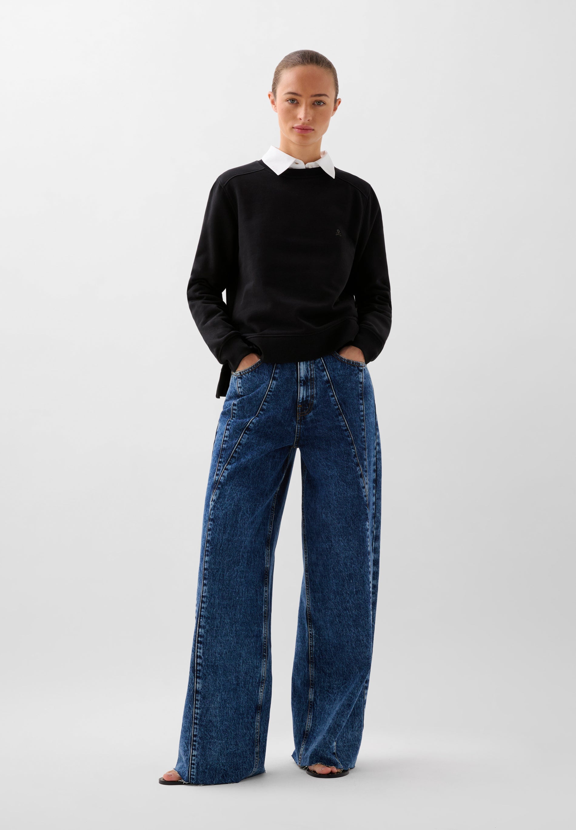 BASIC SKULL SWEATSHIRT