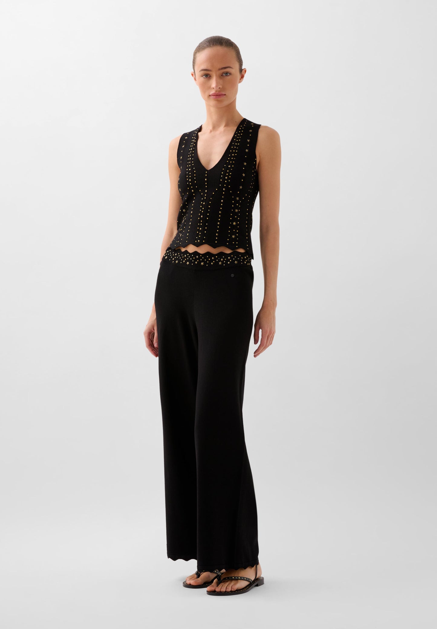 KNIT TOP WITH SEQUINNED DETAIL