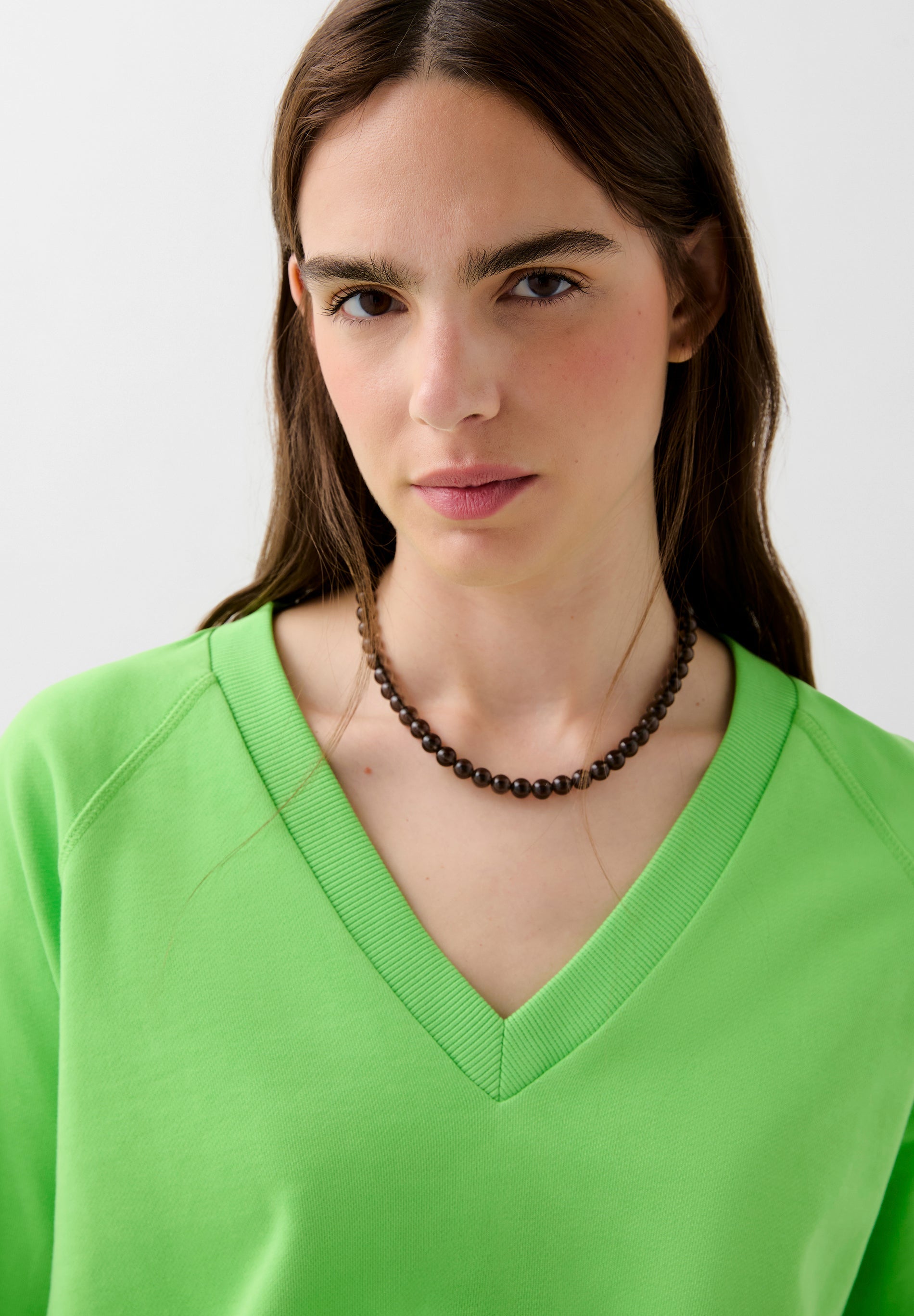 BASIC V-NECK SWEATSHIRT