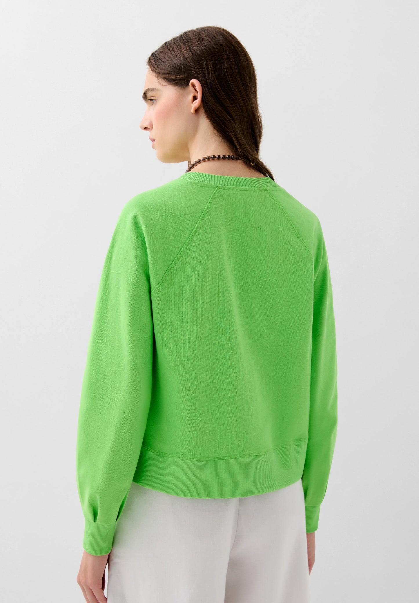 BASIC V-NECK SWEATSHIRT