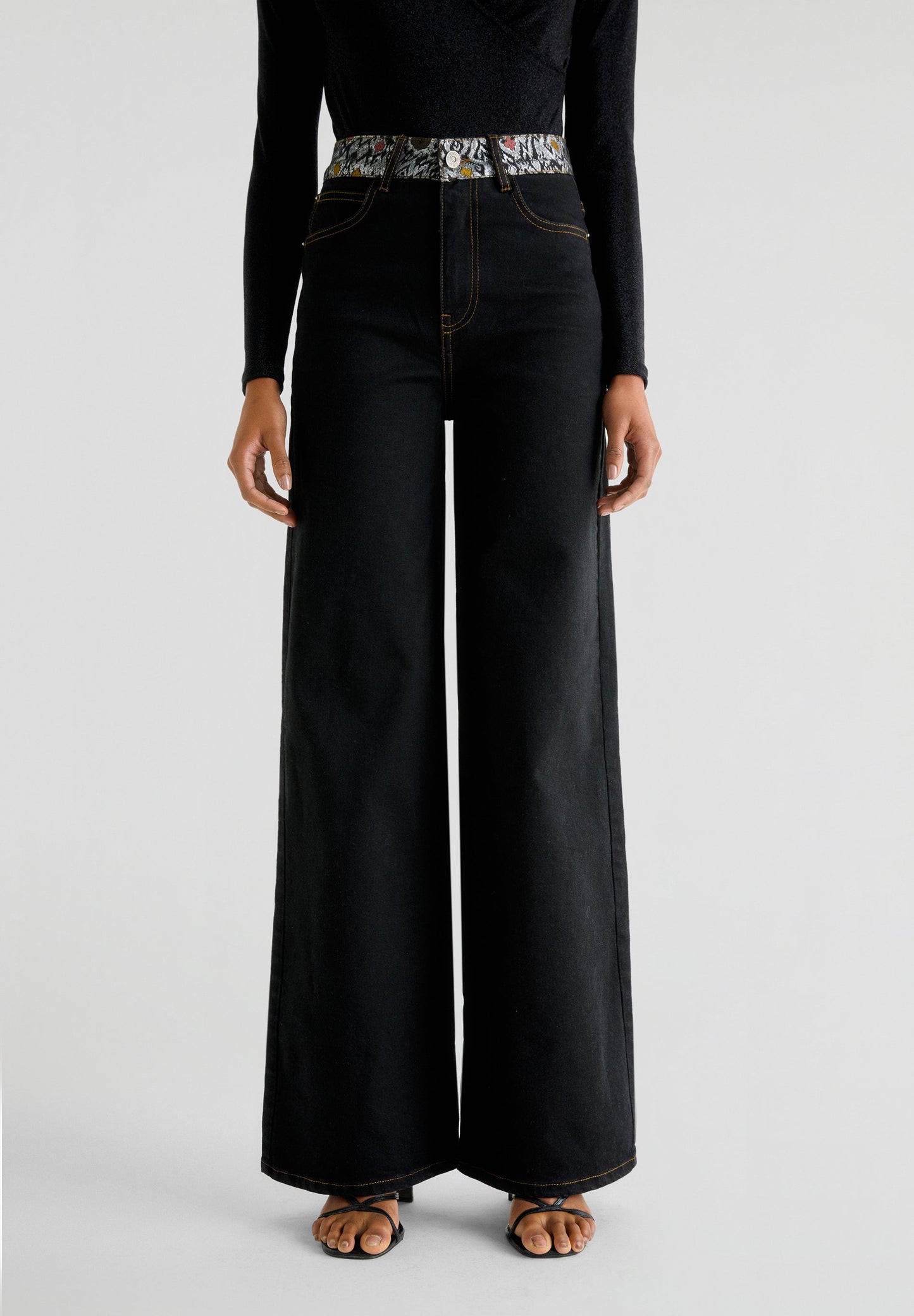 FULL LENGTH FLARED JACQUARD JEANS