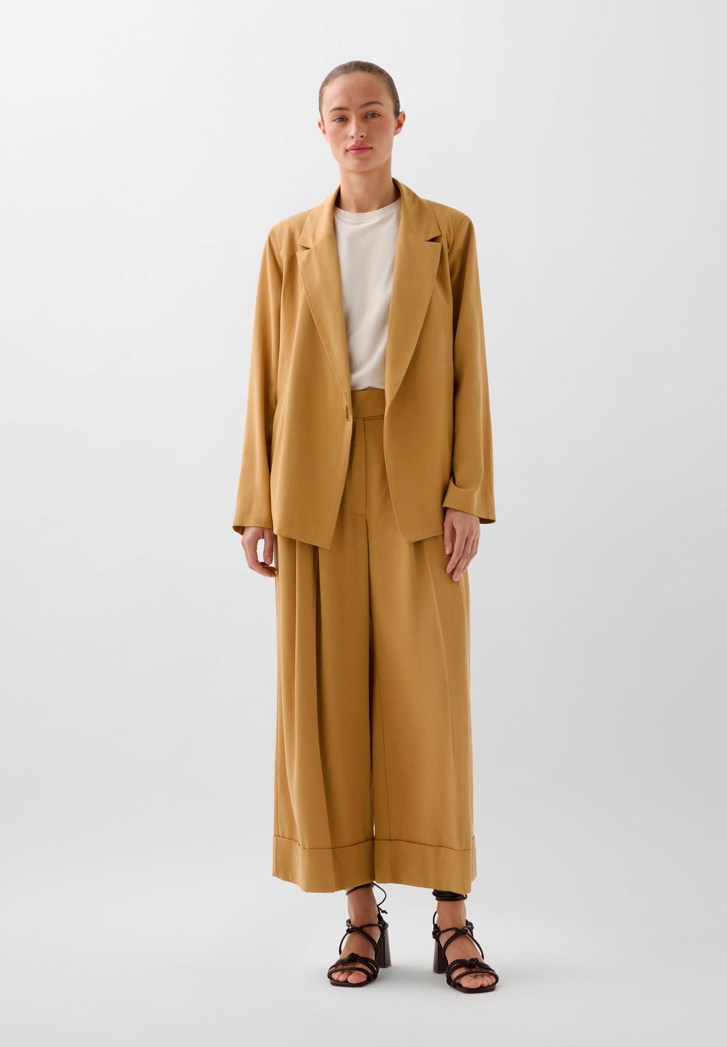 WIDE LEG TROUSERS WITH DARTS
