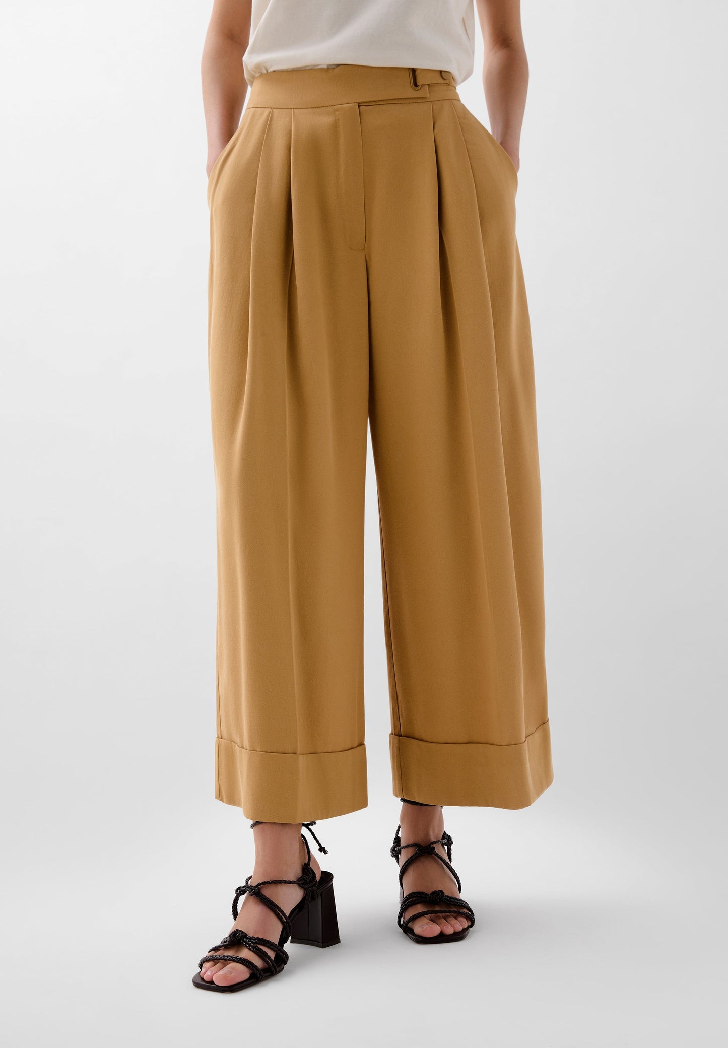 WIDE LEG TROUSERS WITH DARTS