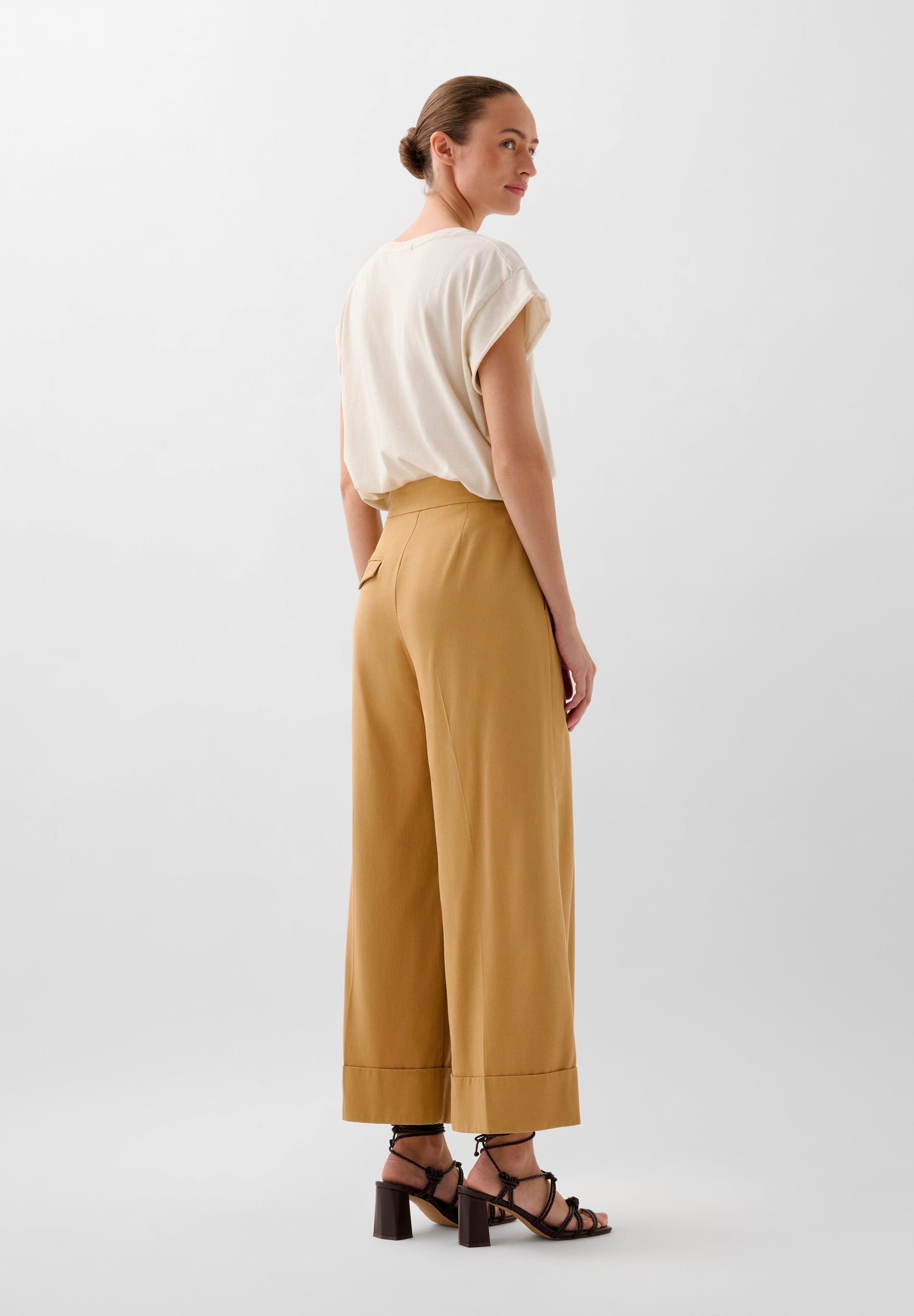 WIDE LEG TROUSERS WITH DARTS