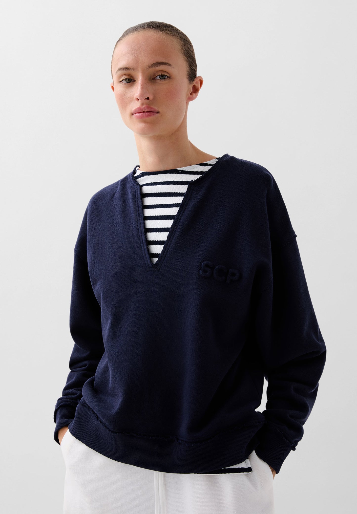 V-NECK SWEATSHIRT