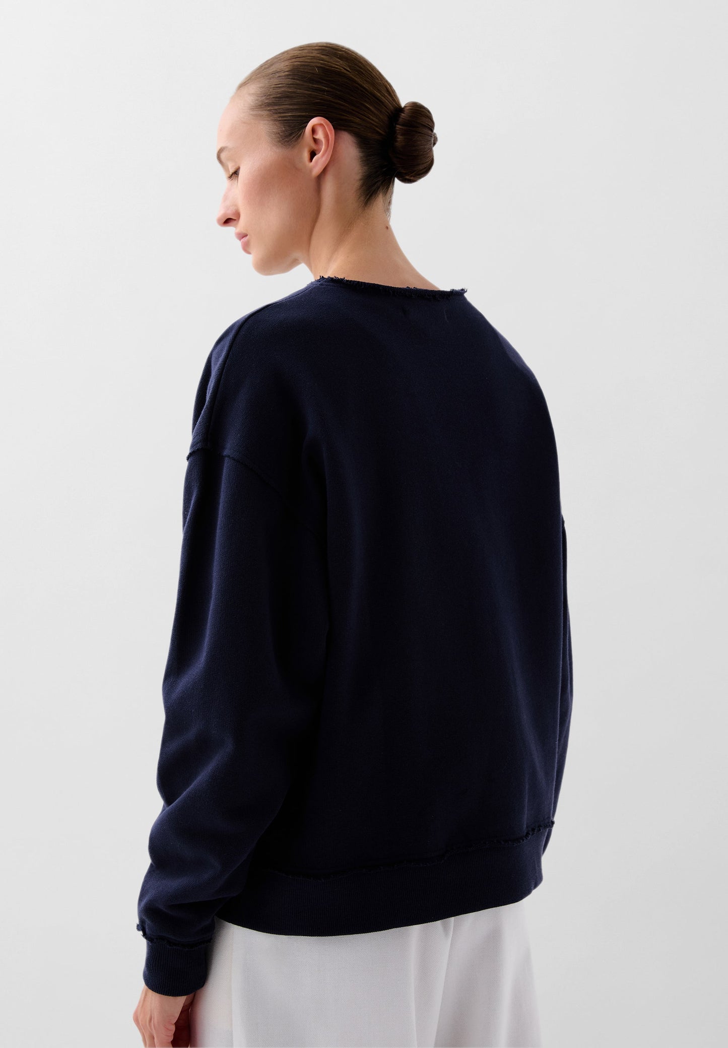 V-NECK SWEATSHIRT