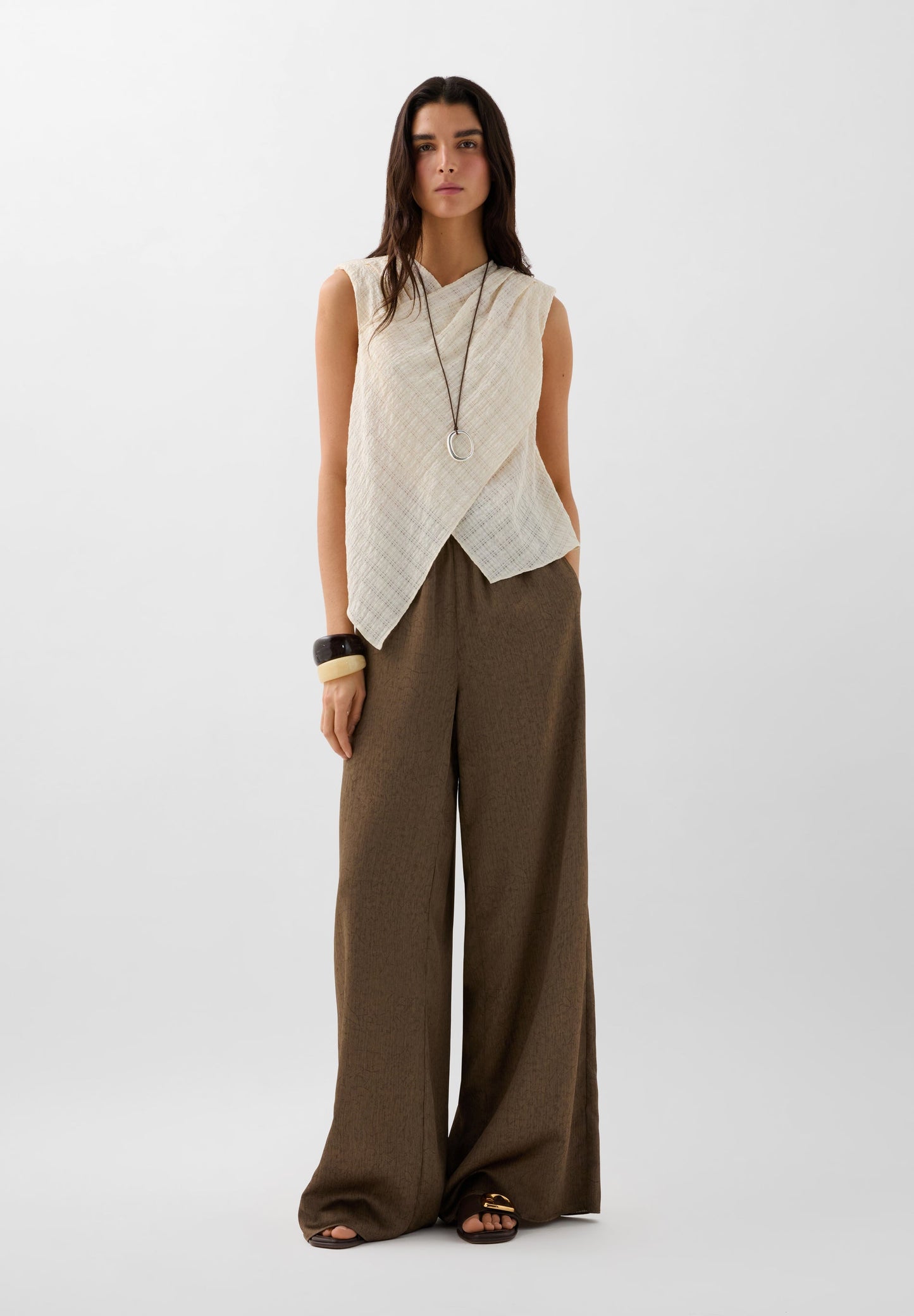 CROSSOVER TEXTURED TOP