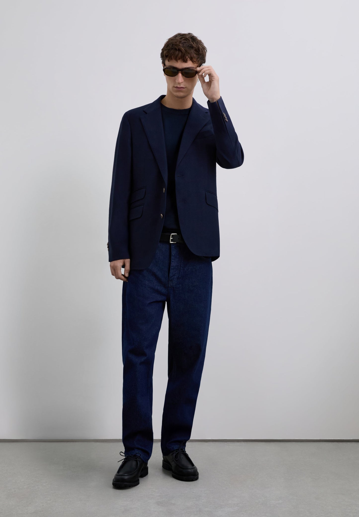 PLAIN-COLOURED WOOL BLAZER