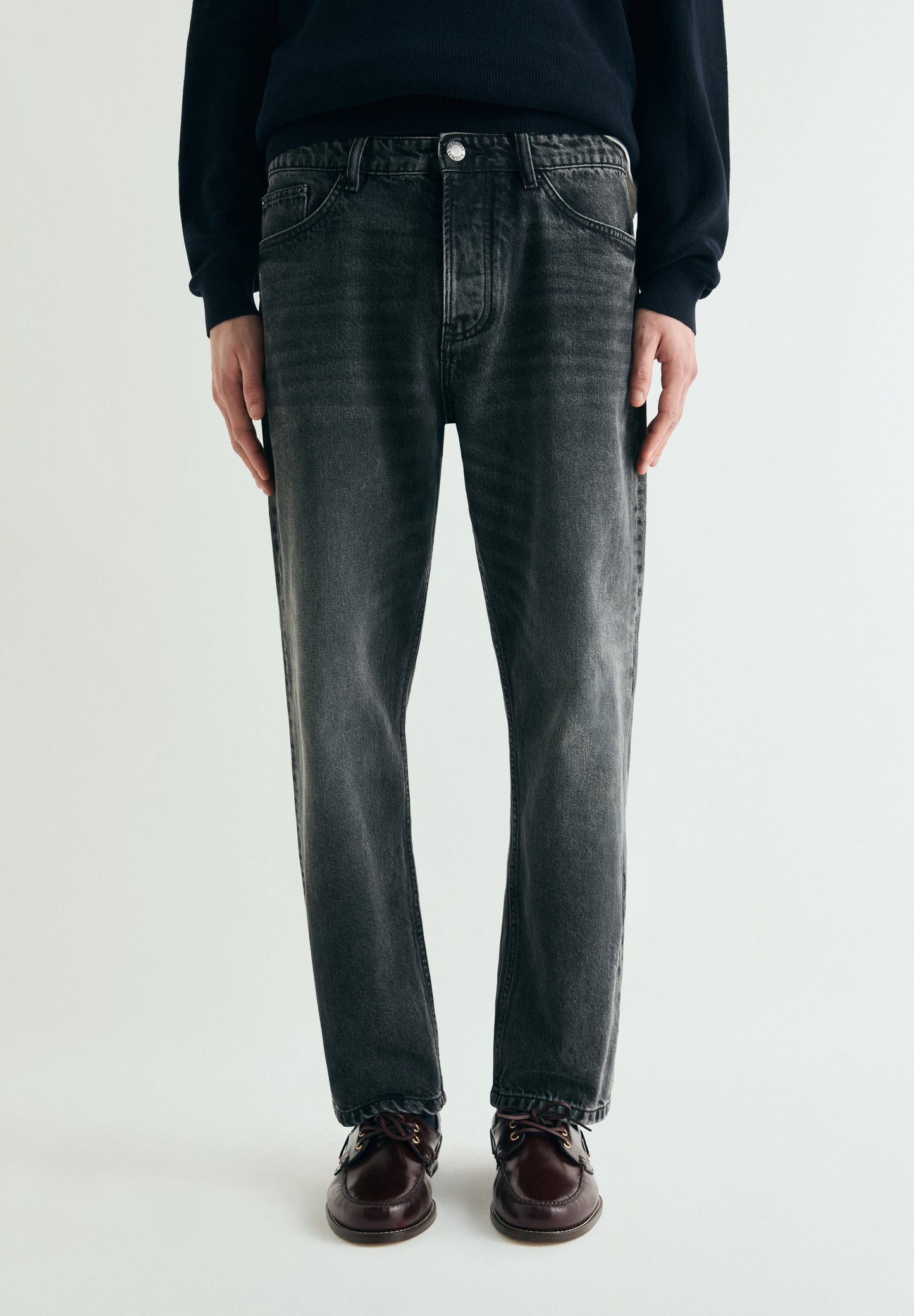 CROPPED FIT JEANS