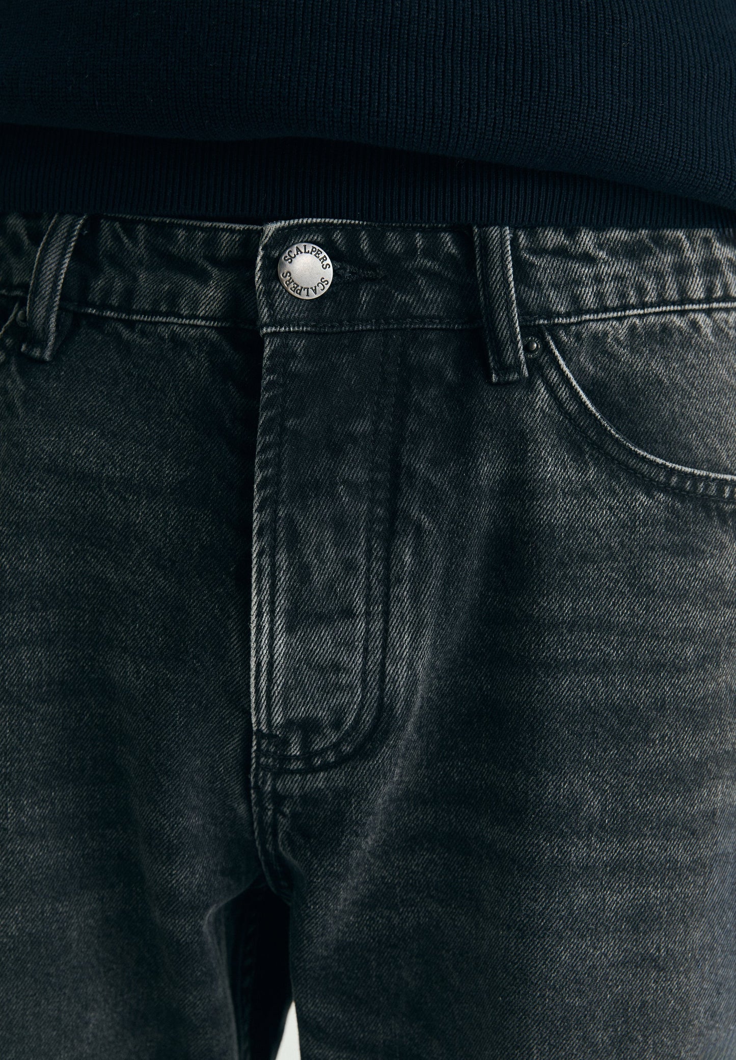 CROPPED FIT JEANS