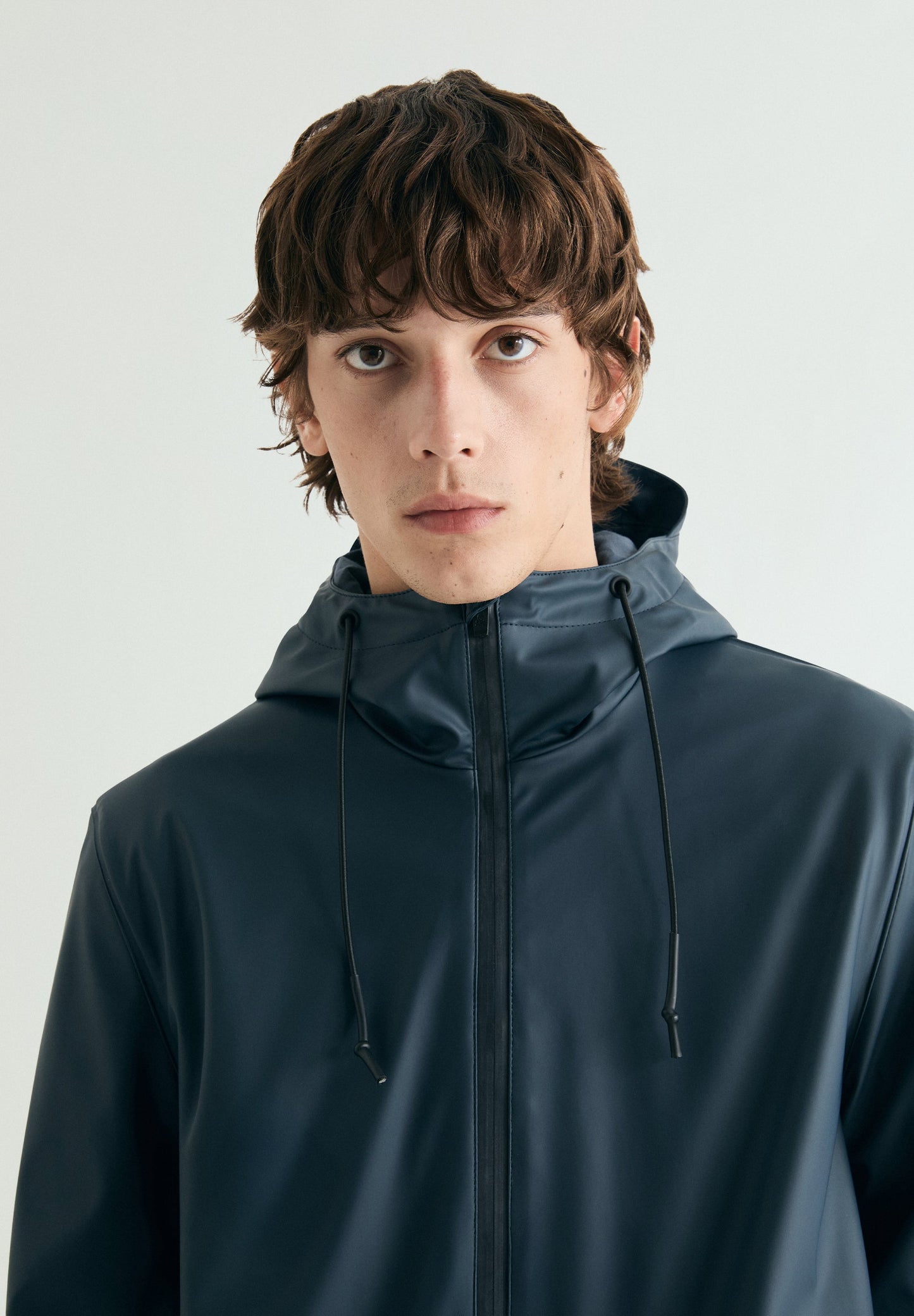 PARKA IMPERMEABLE CON CAPUCHA - Scalpers