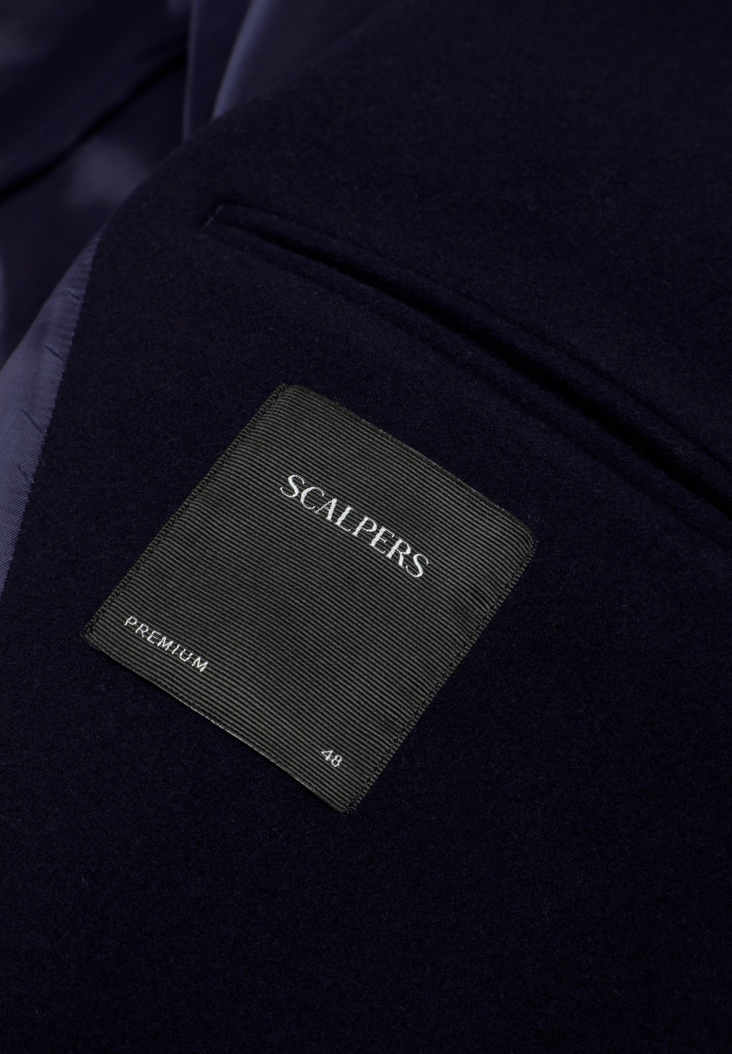 DOUBLE-BREASTED WOOL BLEND COAT