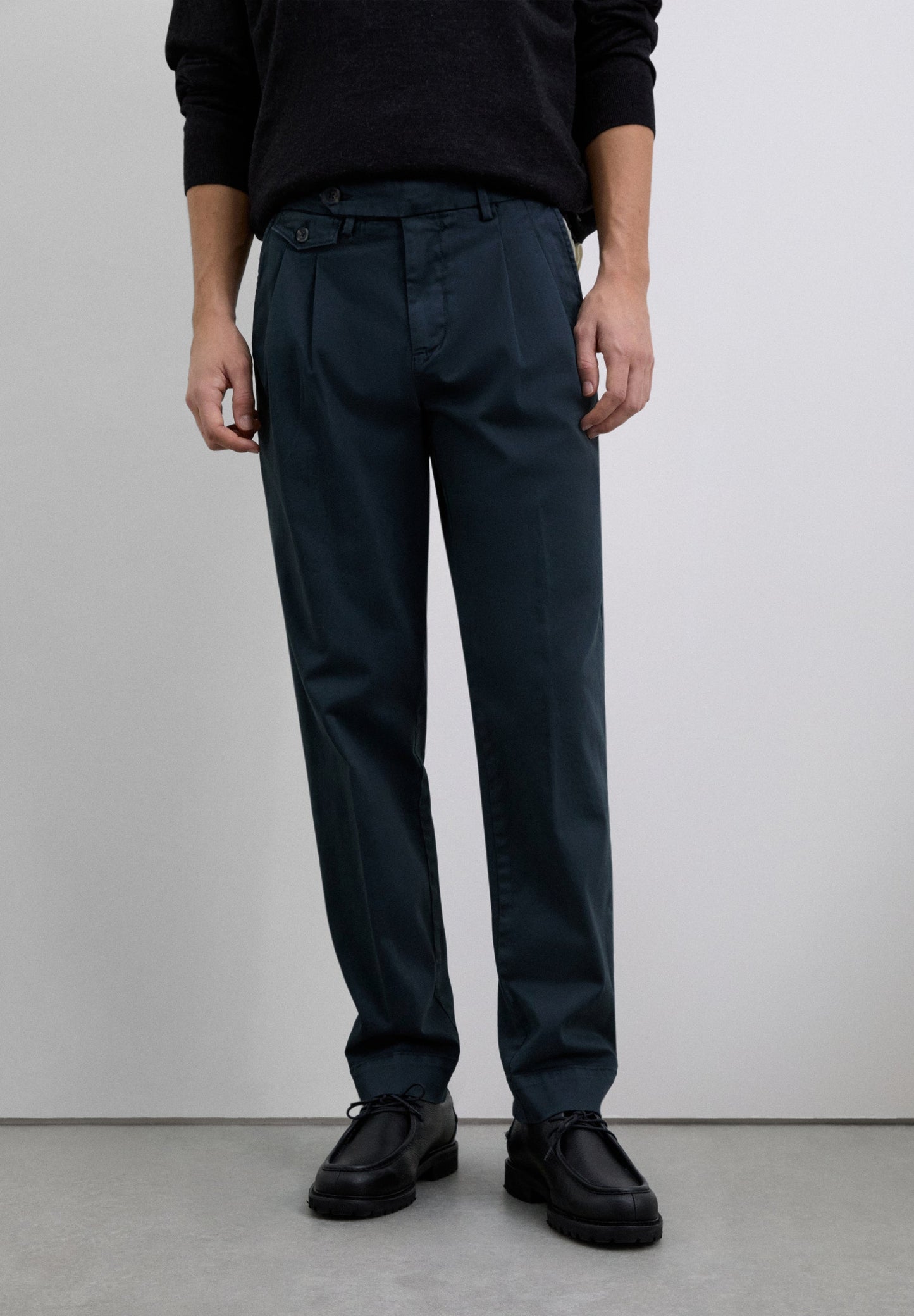 COTTON TROUSERS WITH DOUBLE DARTS