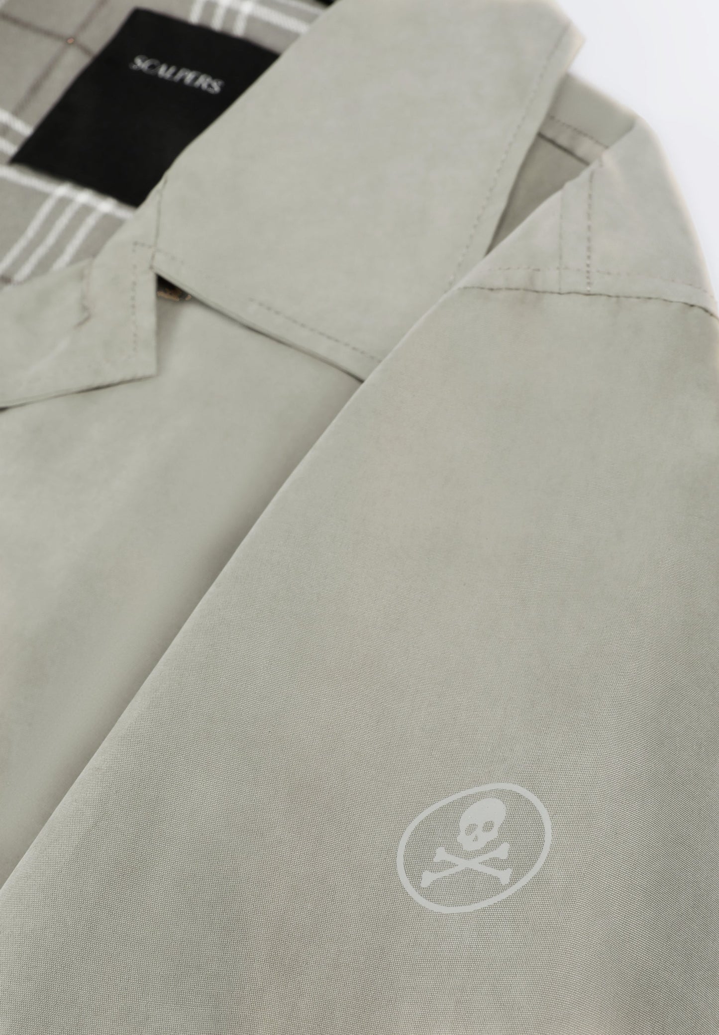 TRENCH COAT WITH SKULL