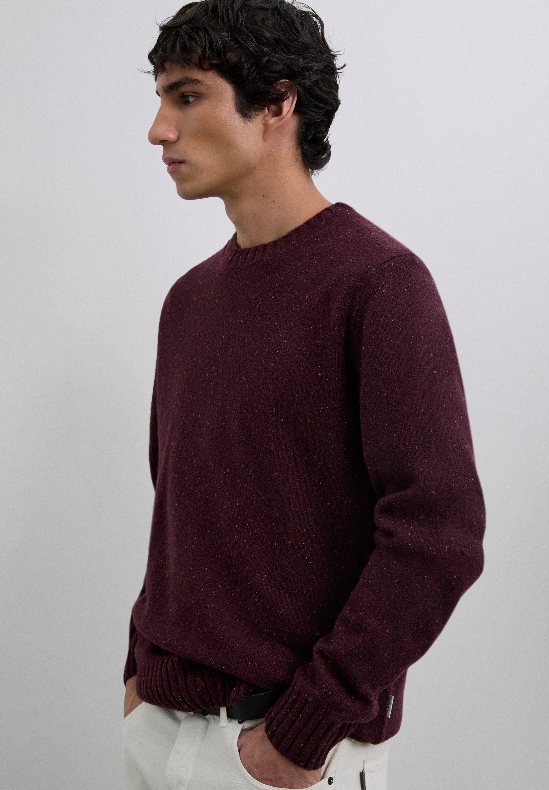 ROUND NECK WOOL SWEATER