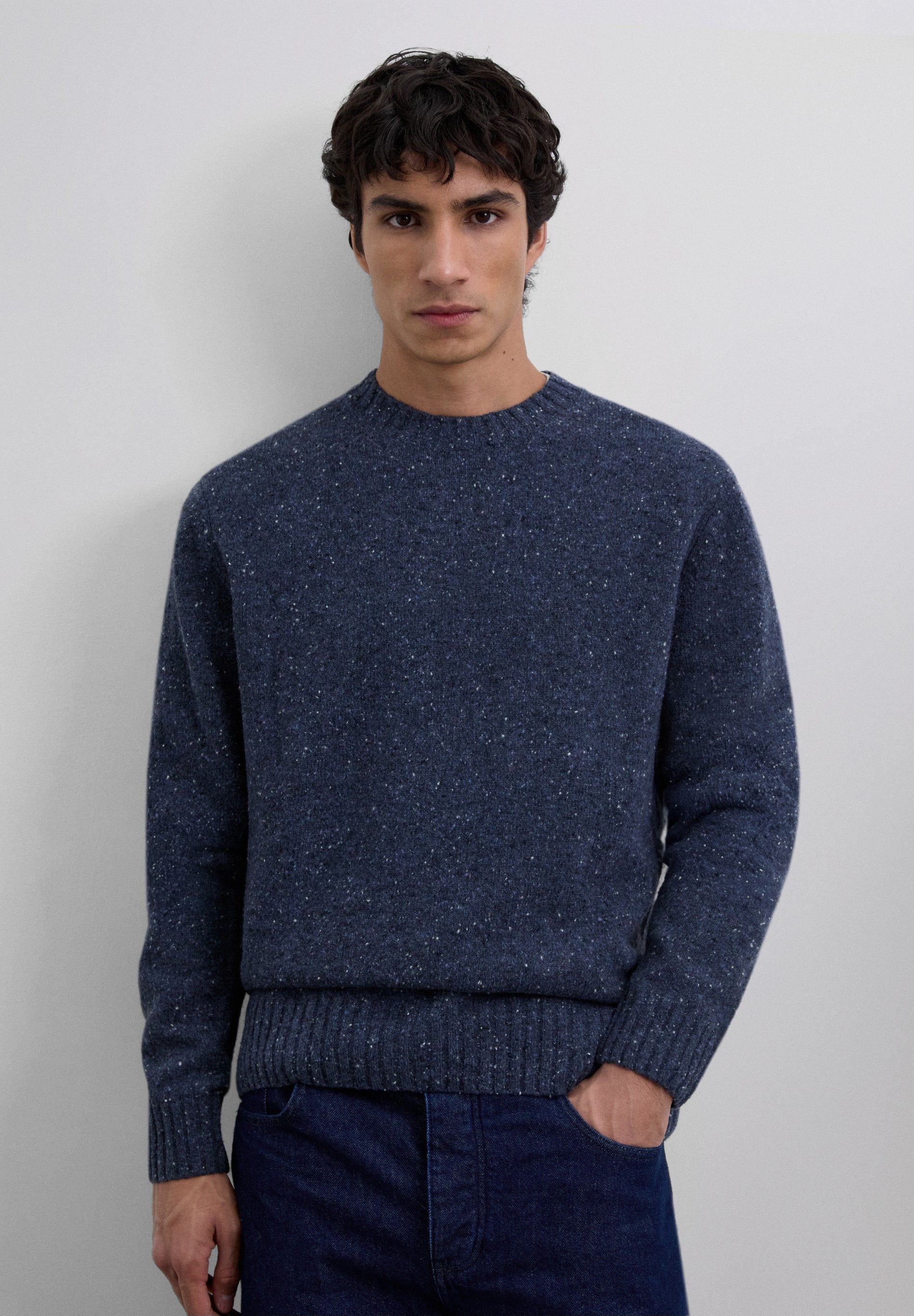 ROUND NECK WOOL SWEATER
