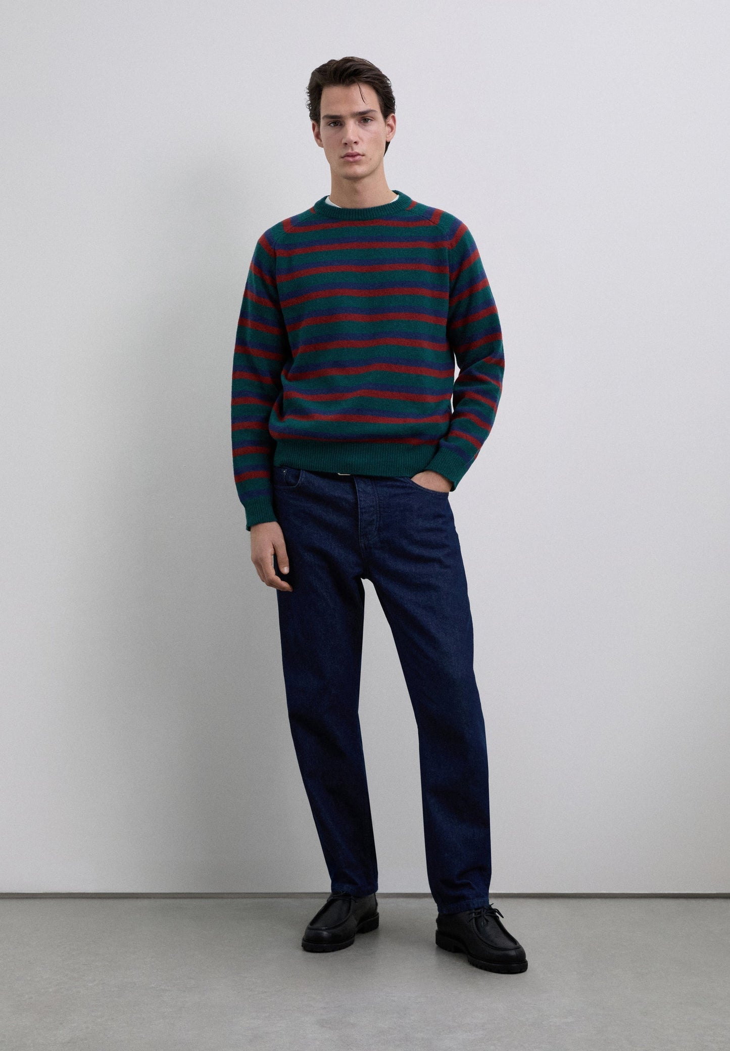 STRIPED ROUND NECK SWEATER