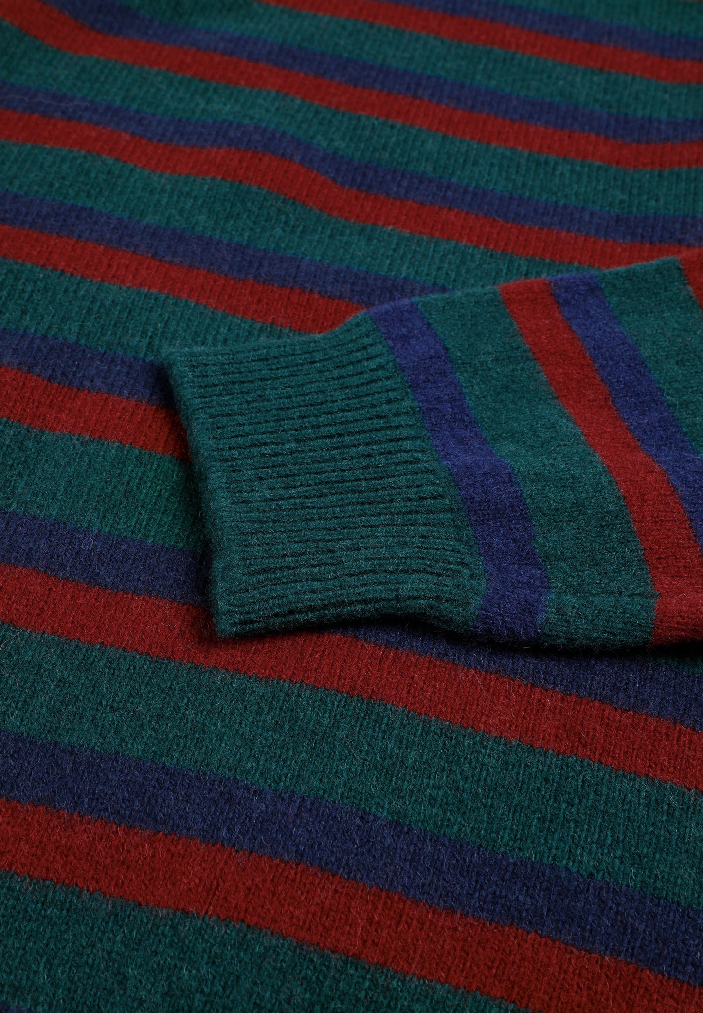 STRIPED ROUND NECK SWEATER