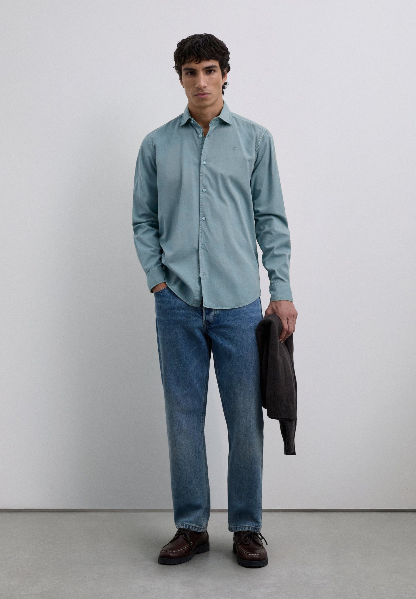 REGULAR FIT EMBROIDERED SHIRT