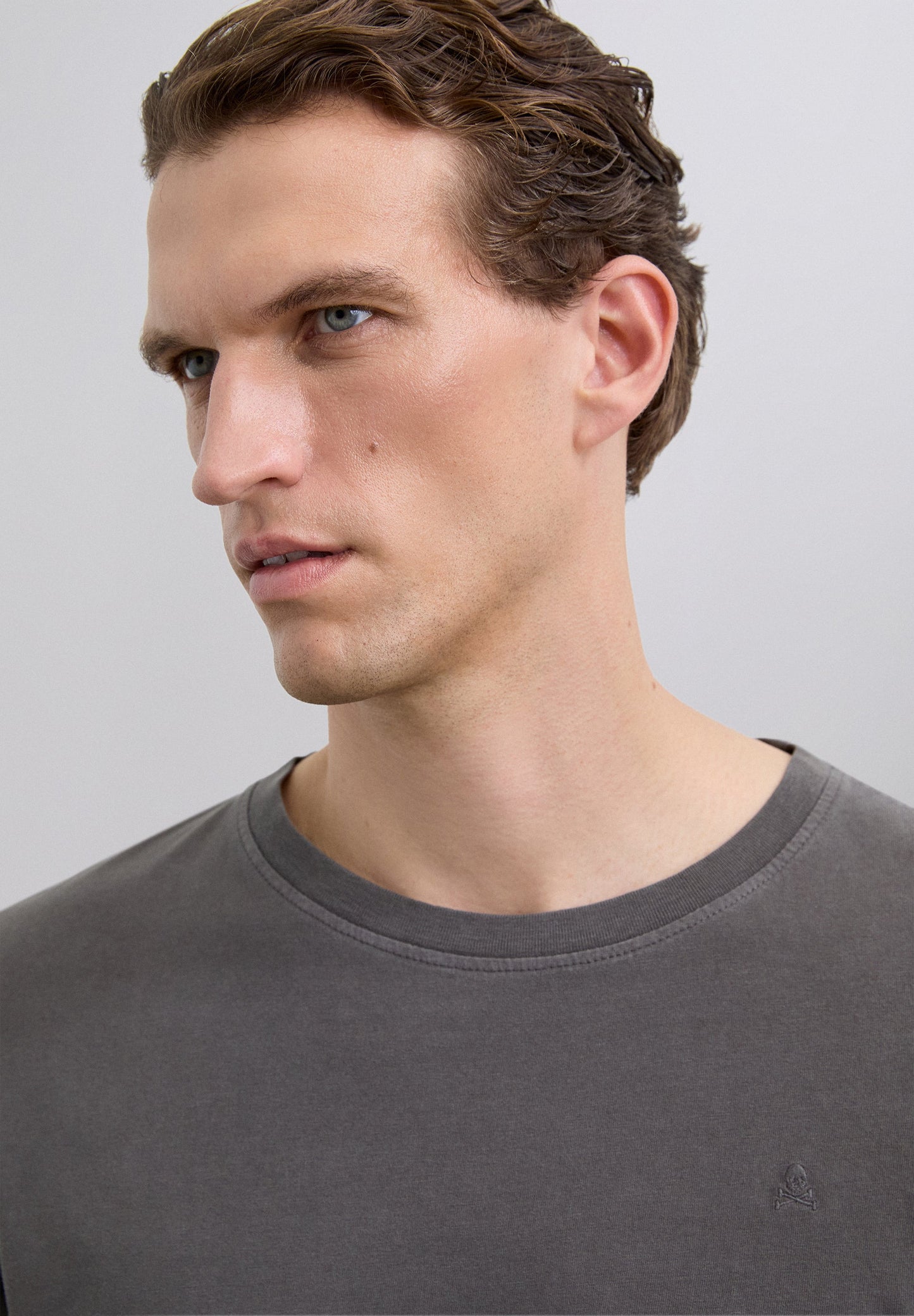 T-SHIRT WITH MATCHING EMBROIDERED SKULL