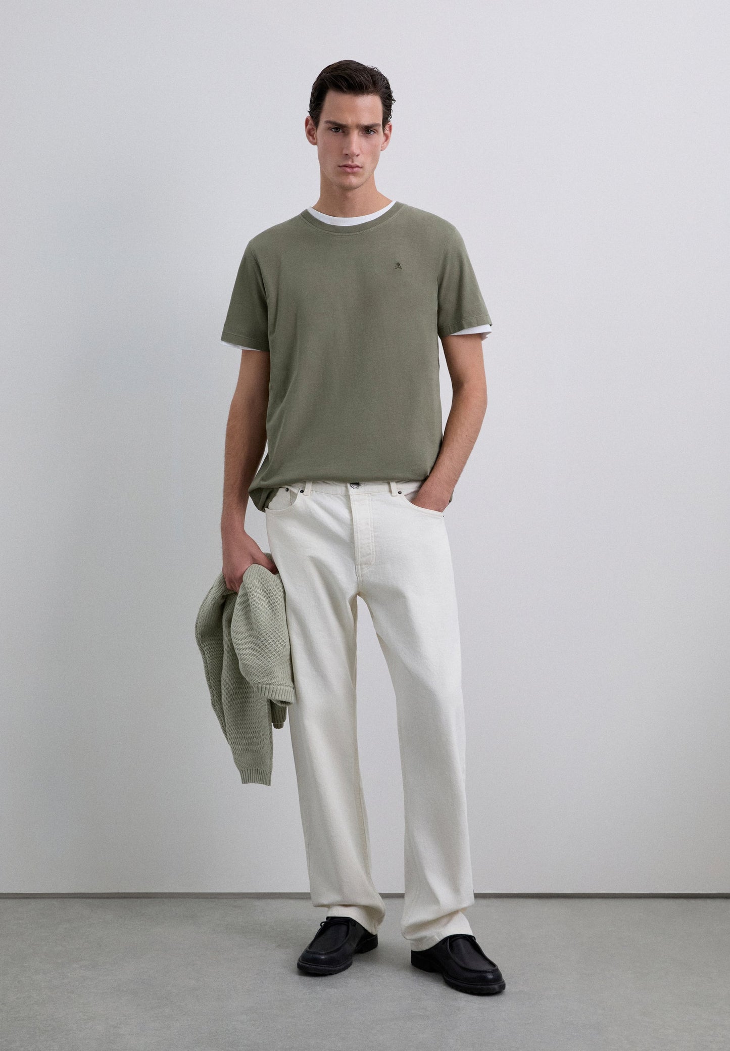 T-SHIRT WITH MATCHING EMBROIDERED SKULL