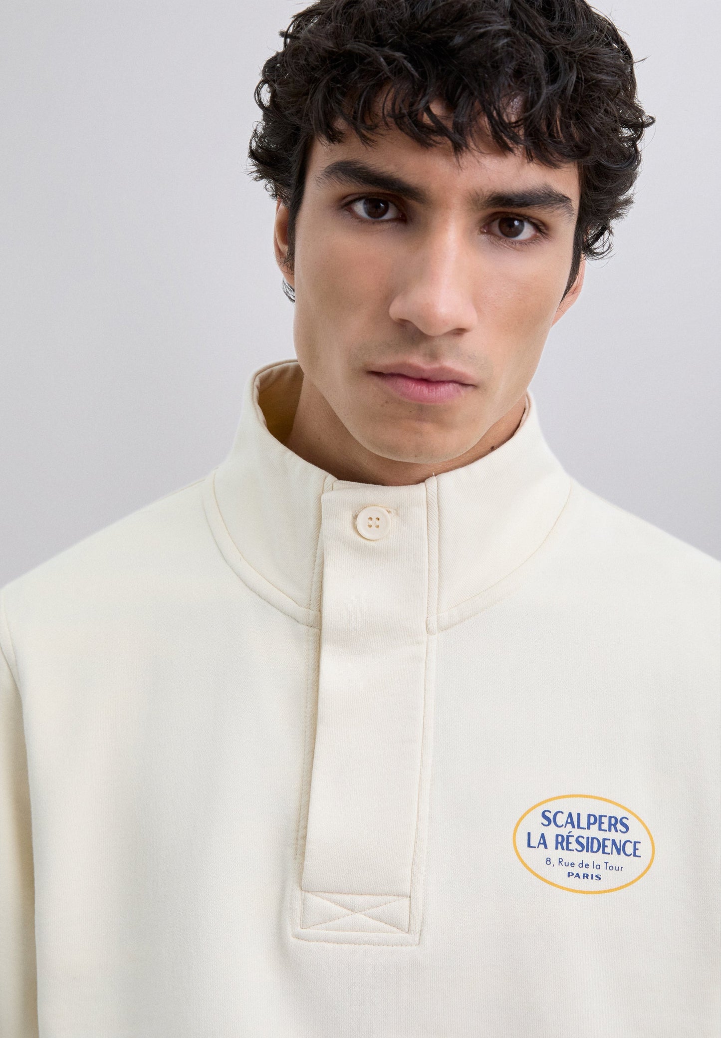 HIGH COLLAR LOGO SWEATSHIRT