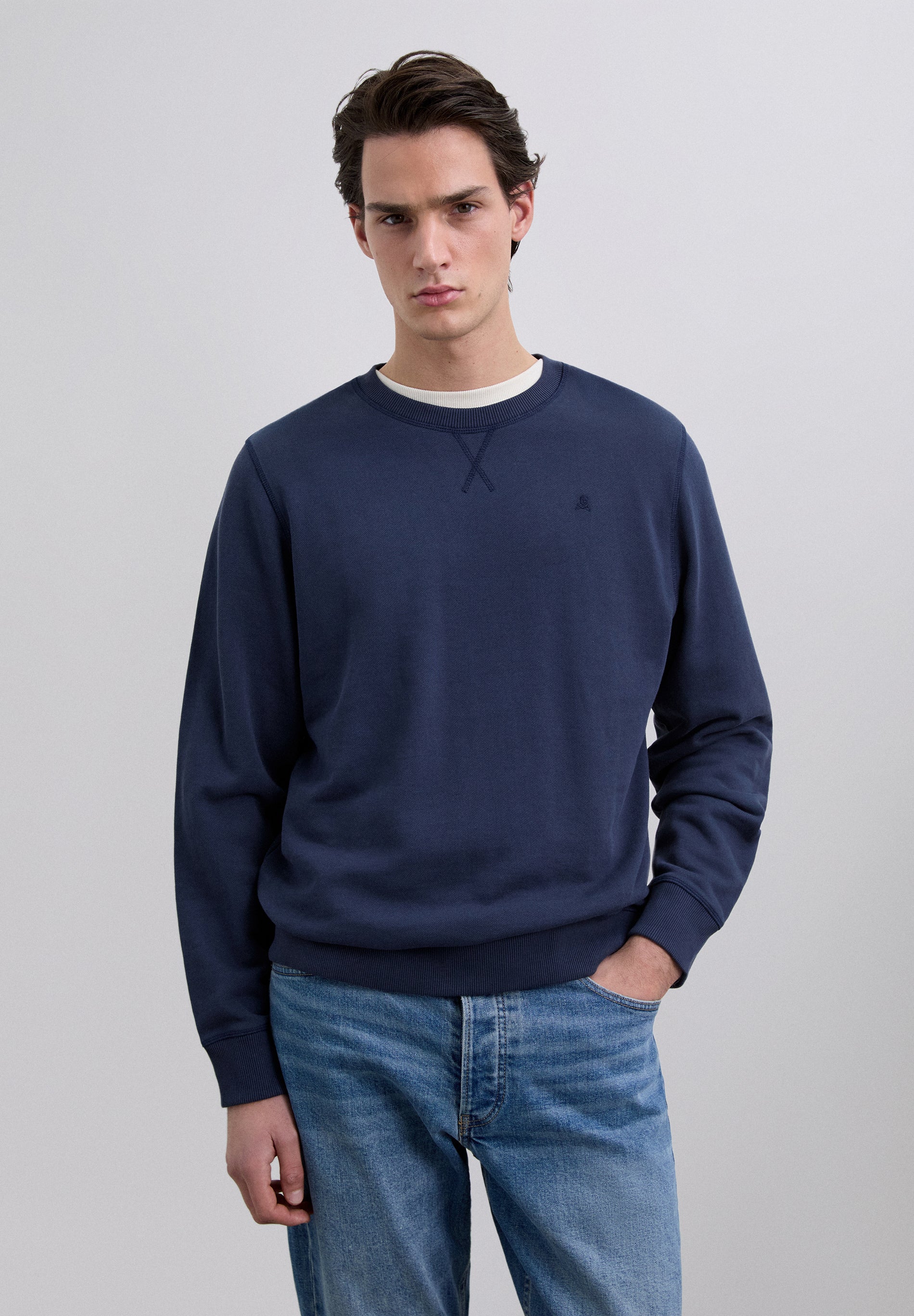 SWEATSHIRT WITH EMBROIDERED SKULL