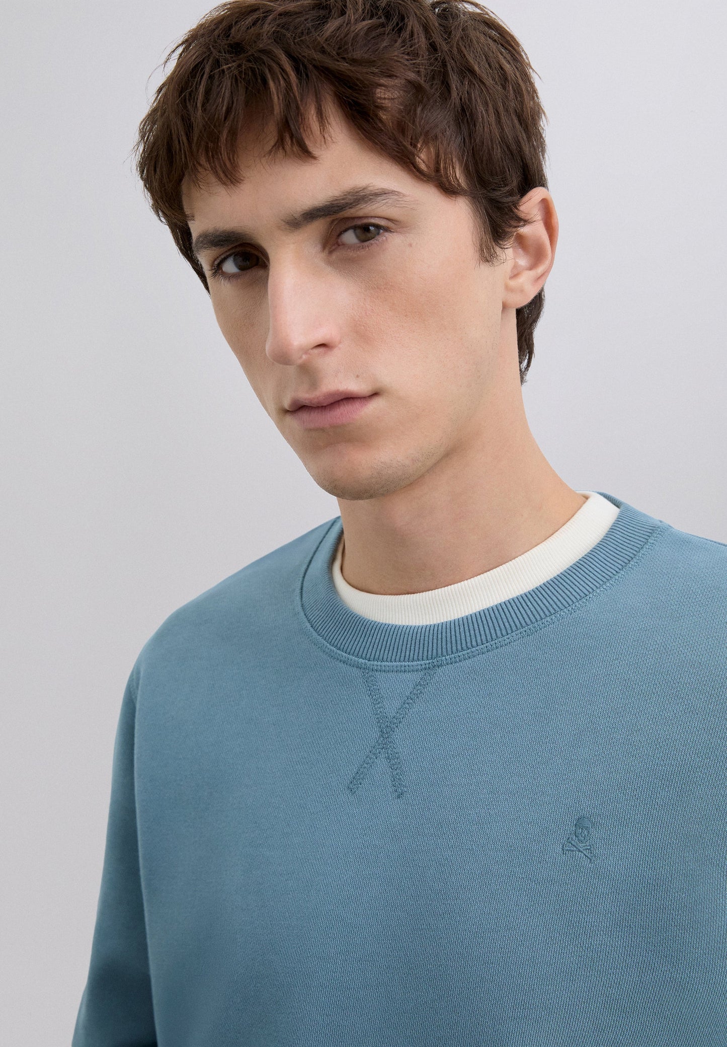 SWEATSHIRT WITH EMBROIDERED SKULL