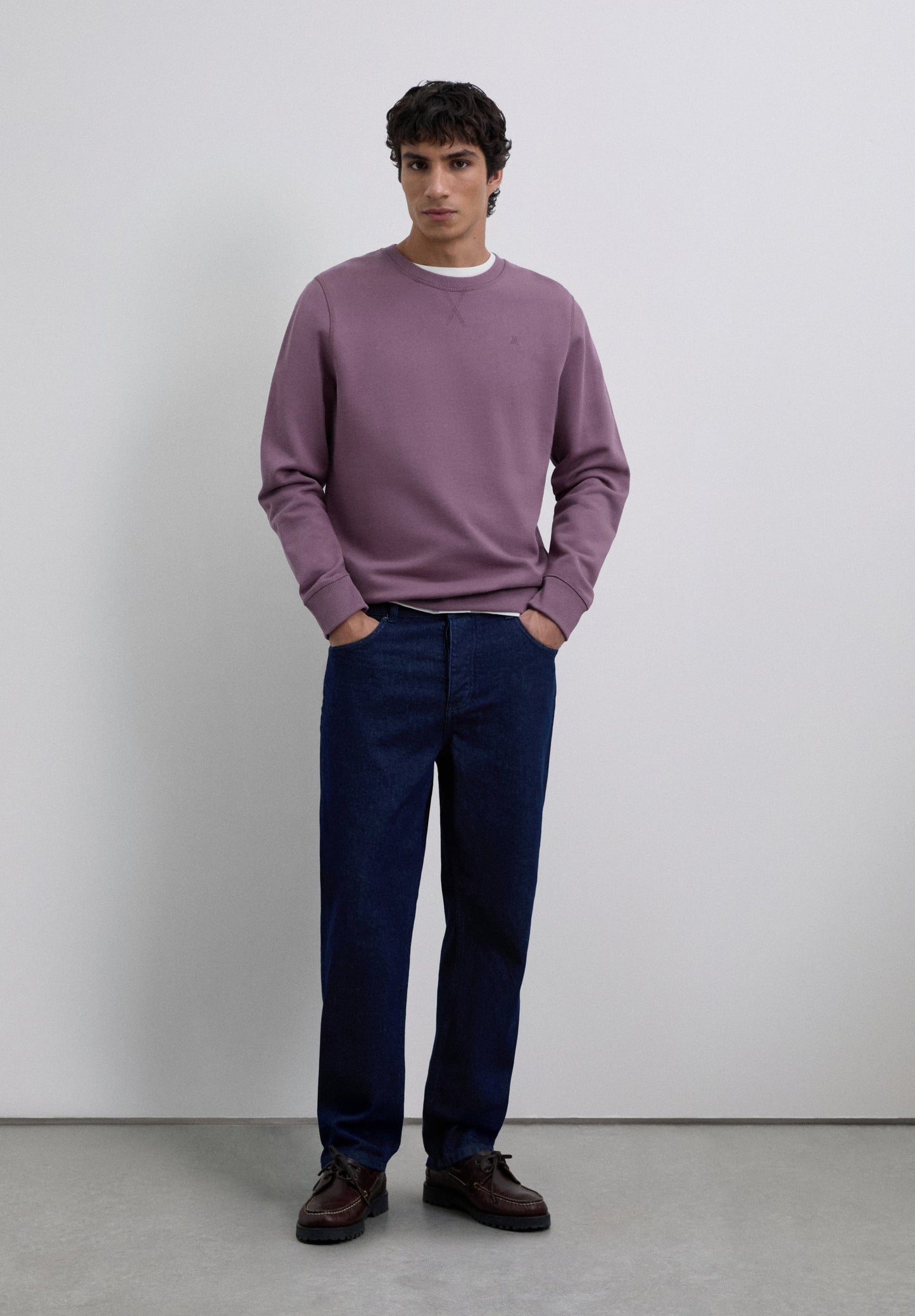 SWEATSHIRT WITH EMBROIDERED SKULL