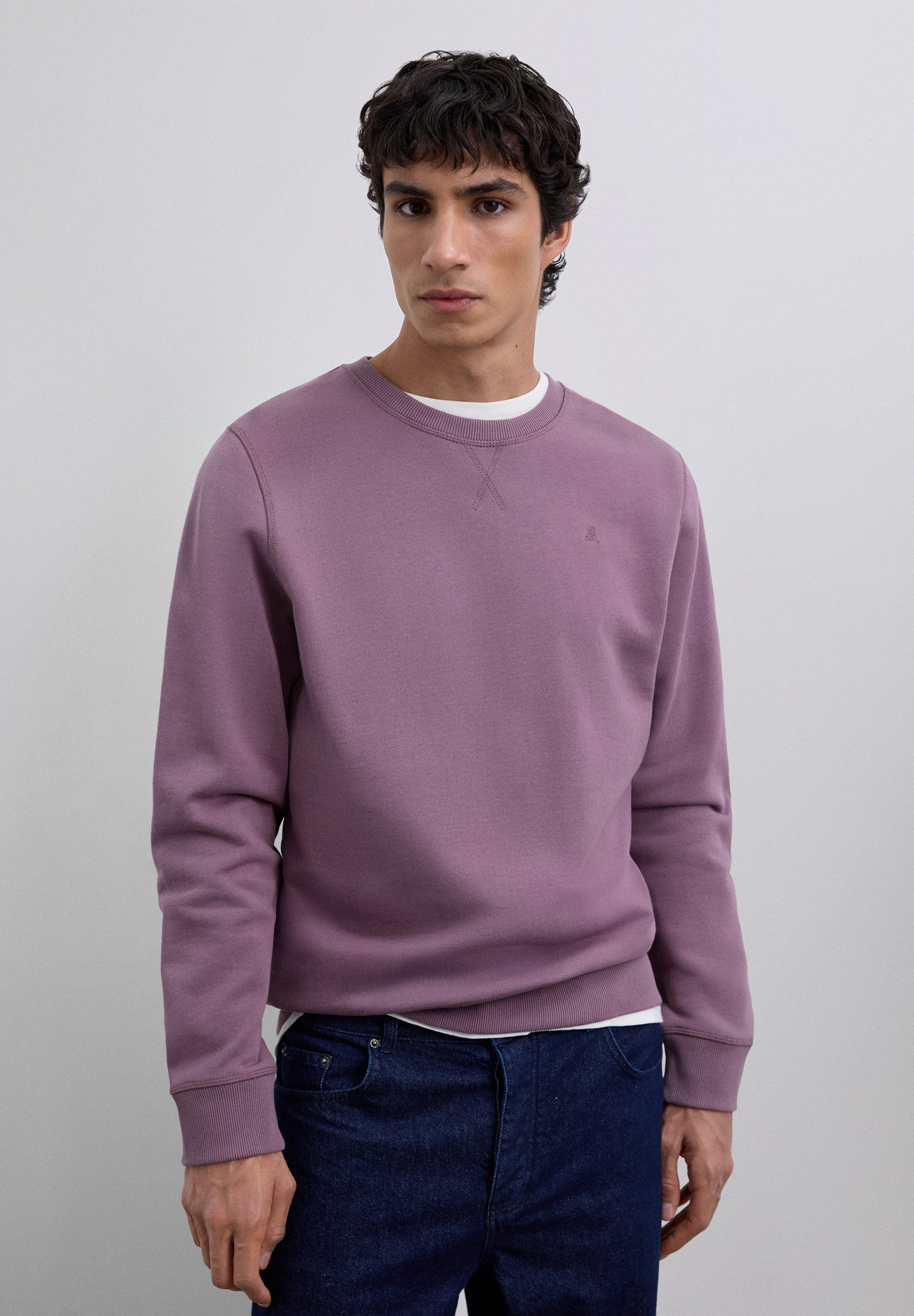 SWEATSHIRT WITH EMBROIDERED SKULL