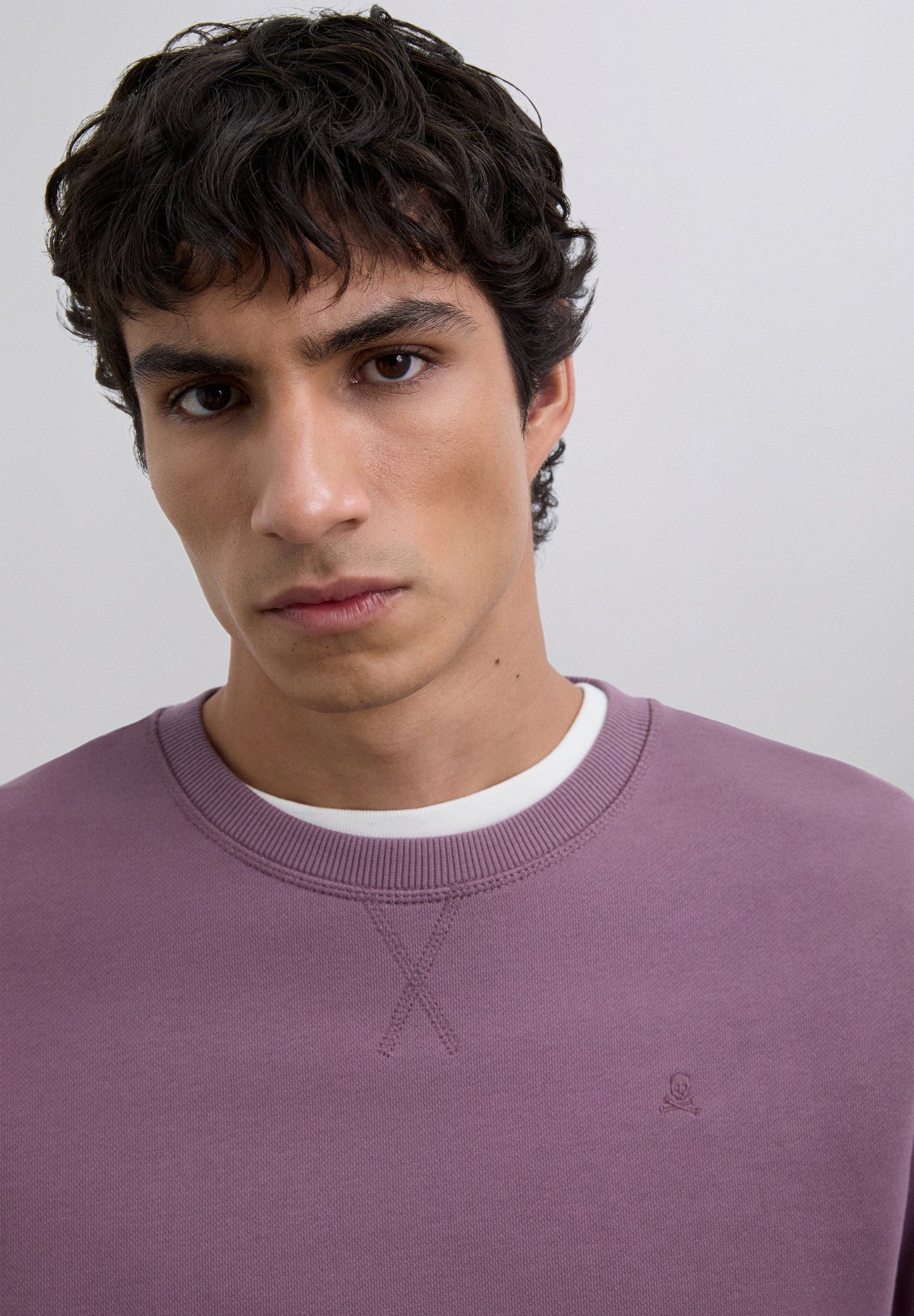 SWEATSHIRT WITH EMBROIDERED SKULL