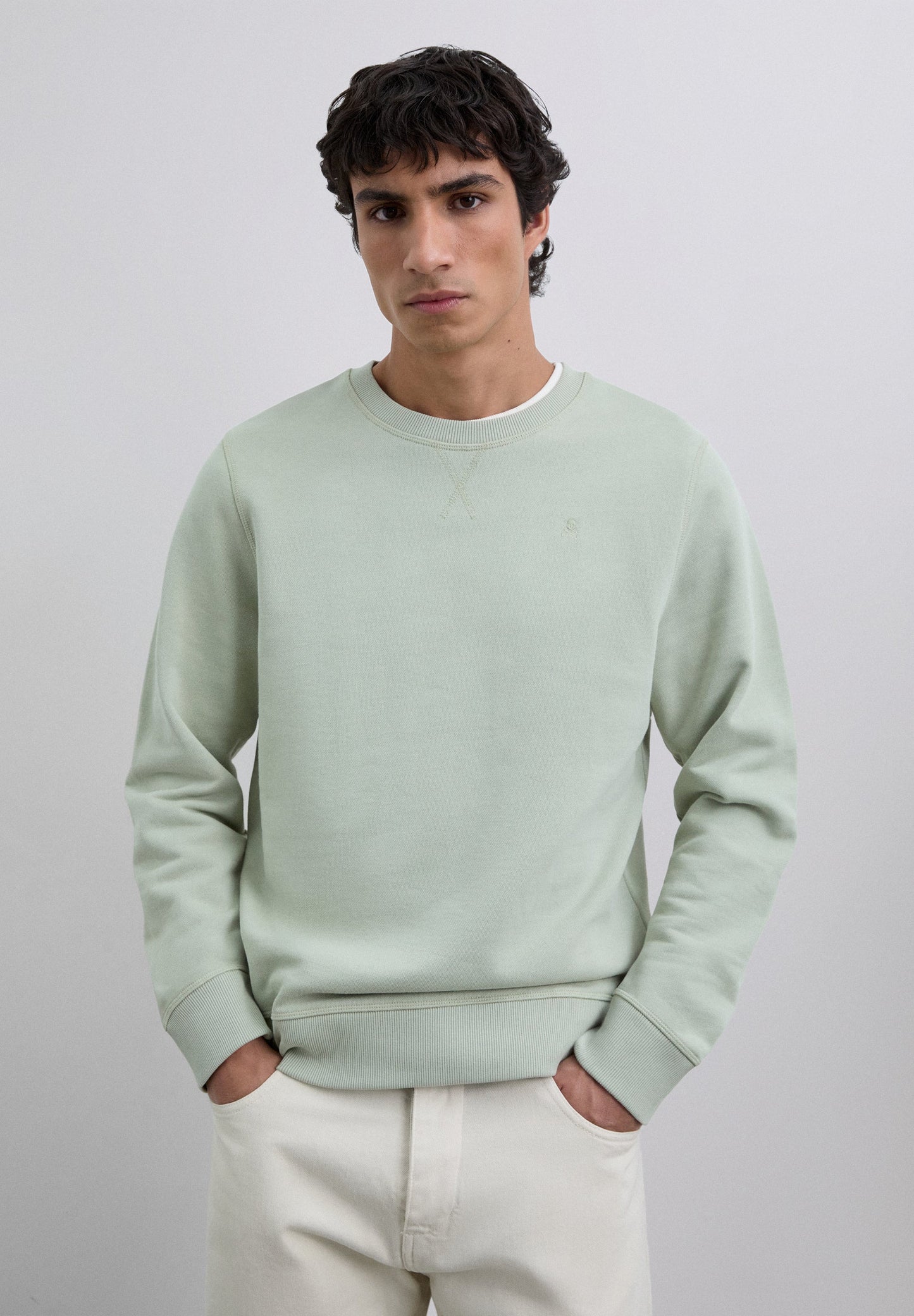 SWEATSHIRT WITH EMBROIDERED SKULL