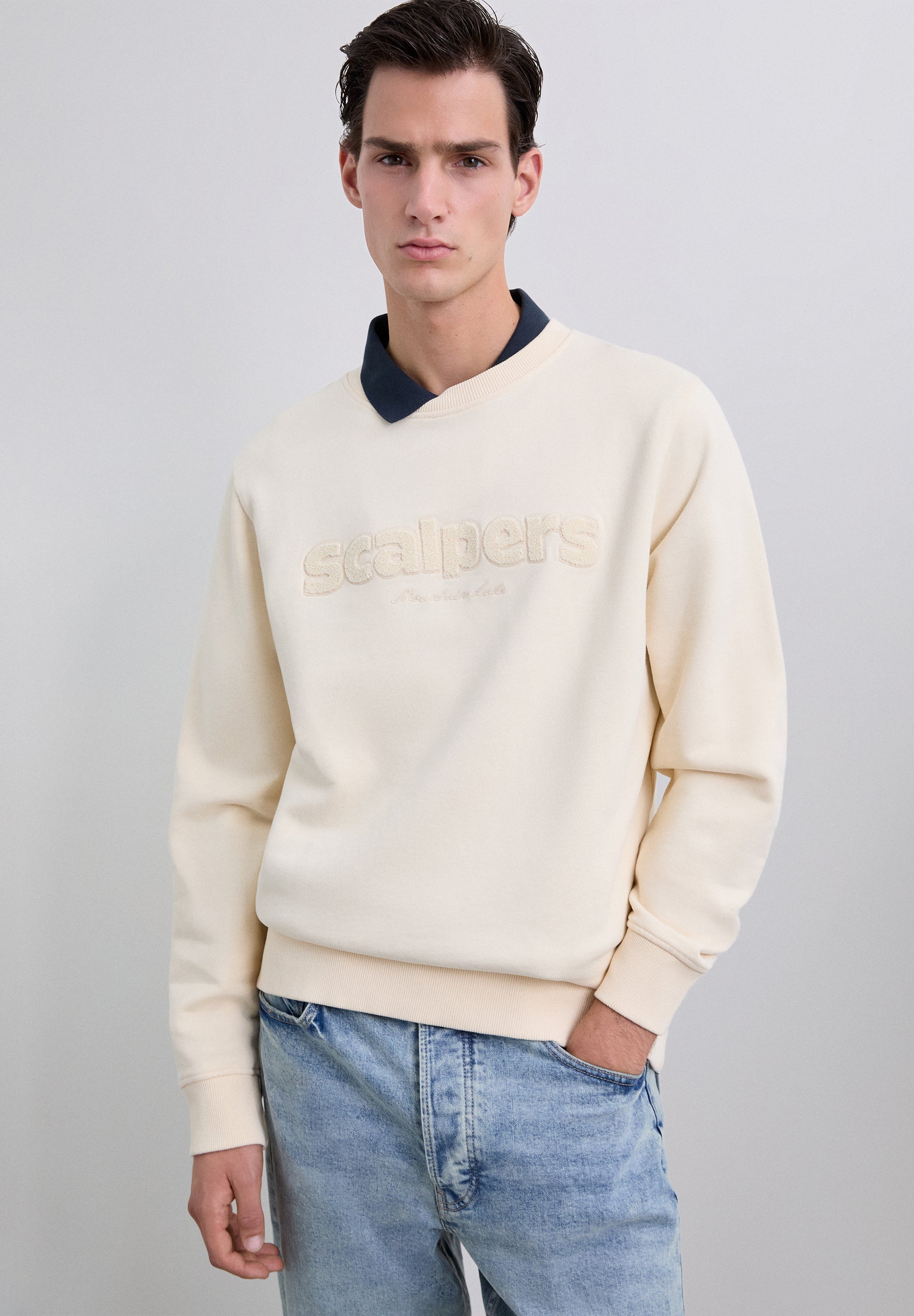 SWEATSHIRT WITH RAISED LOGO