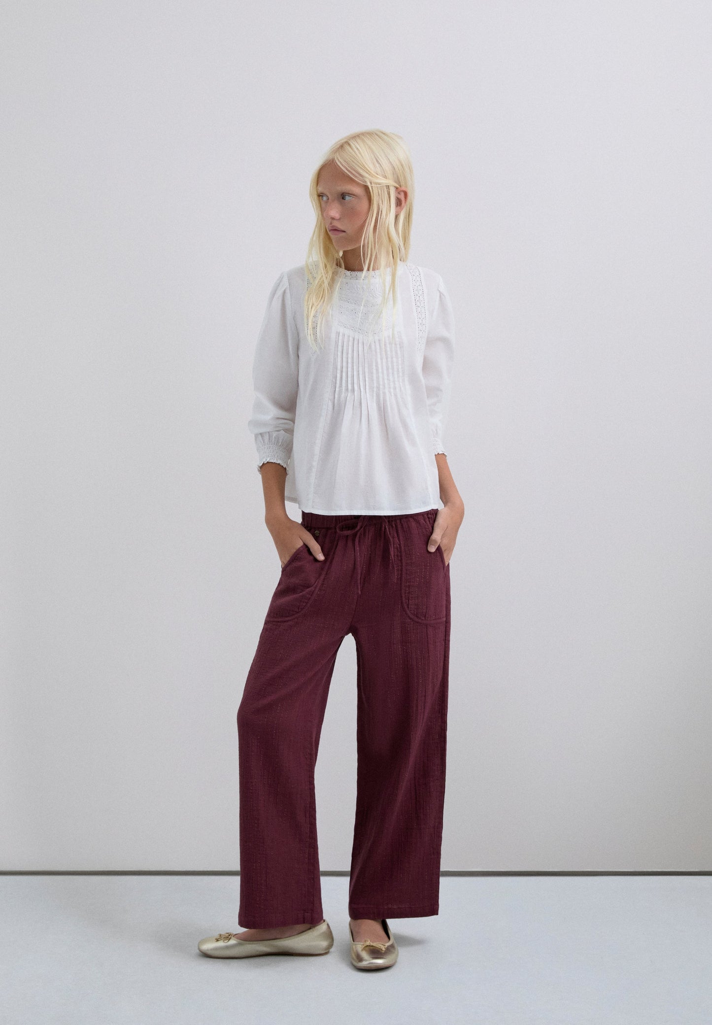 BLOUSE WITH LACE MOTIVES