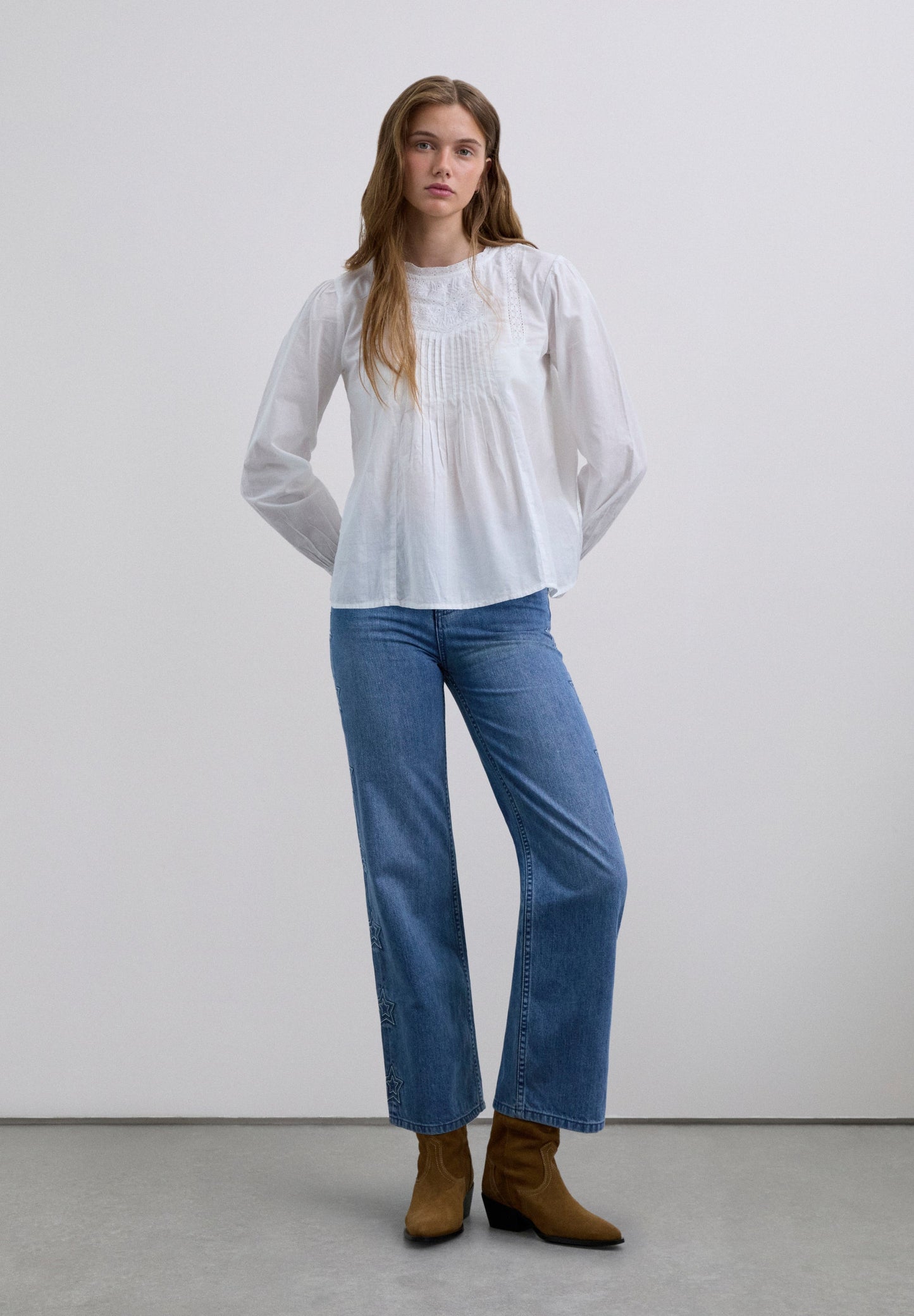 BLUSA MOTIVOS ENCAJE