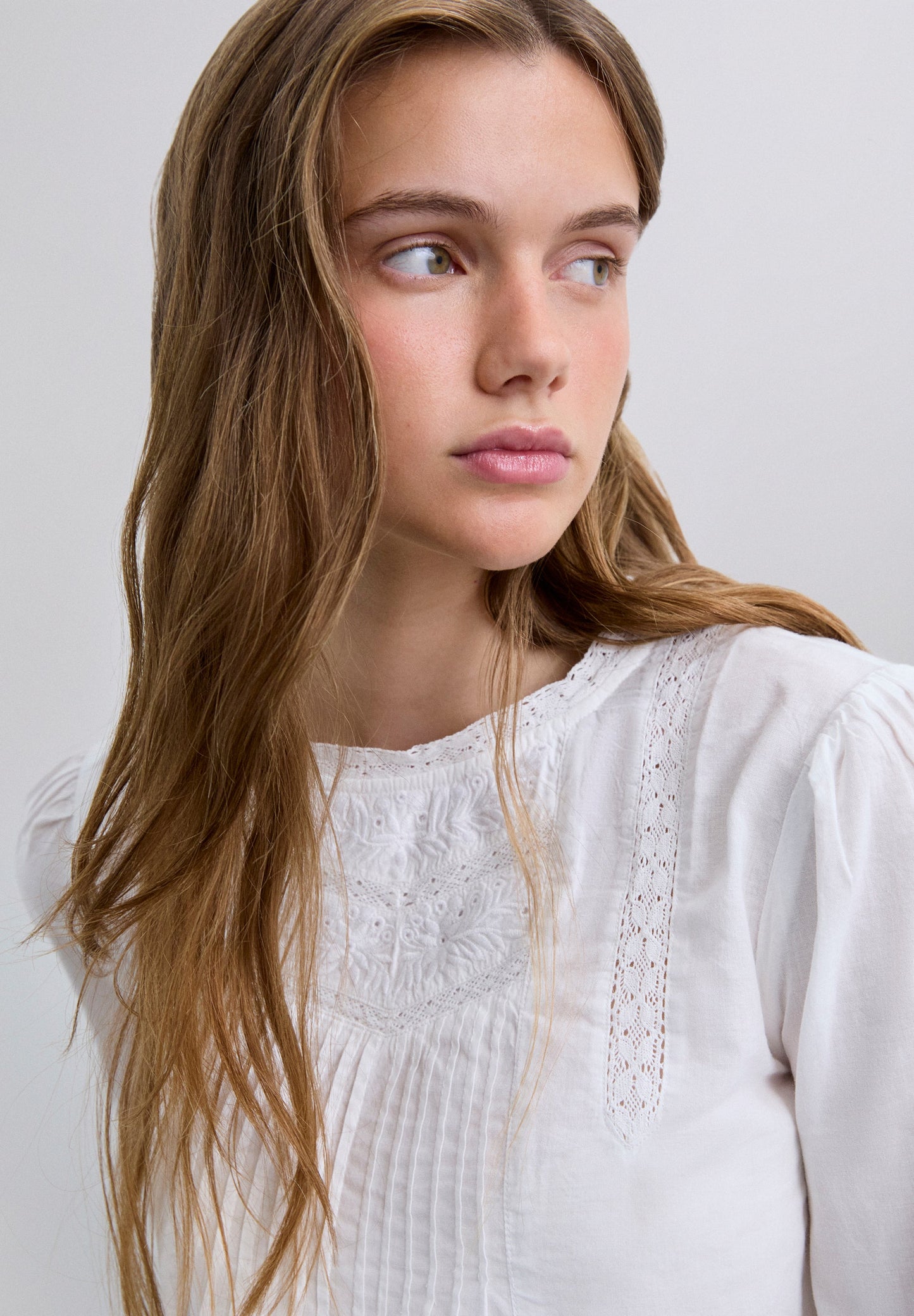 BLOUSE WITH LACE MOTIVES