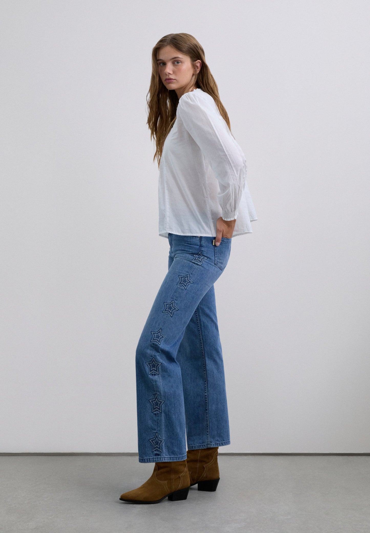 BLUSA MOTIVOS ENCAJE