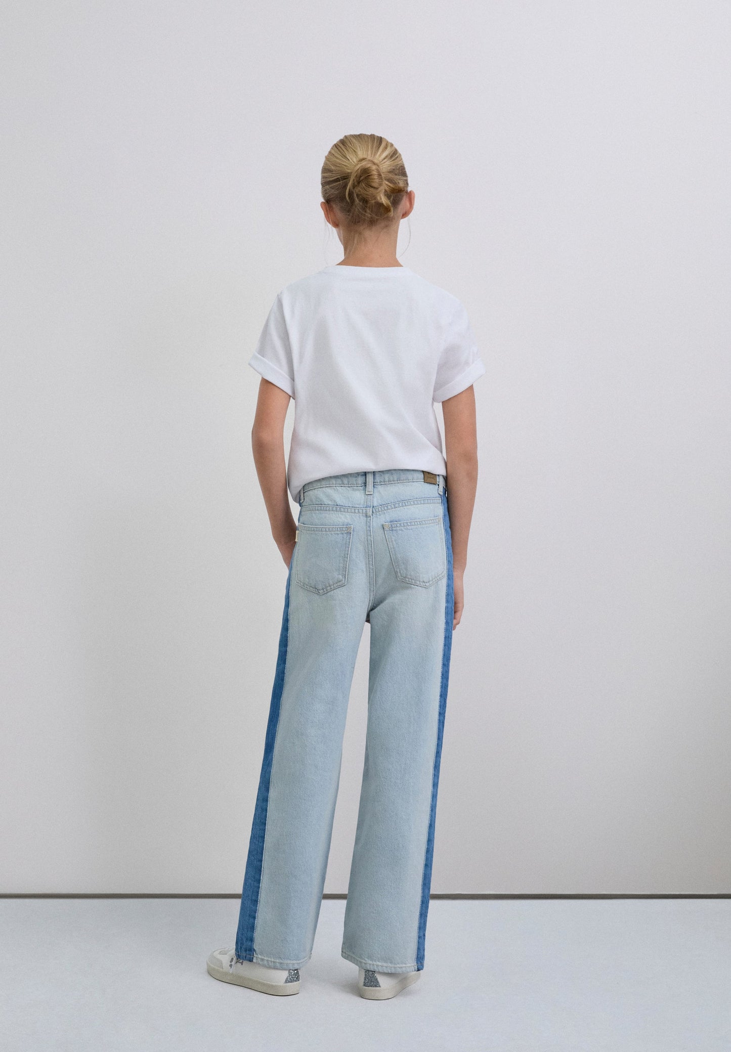 CONTRAST LINE JEANS
