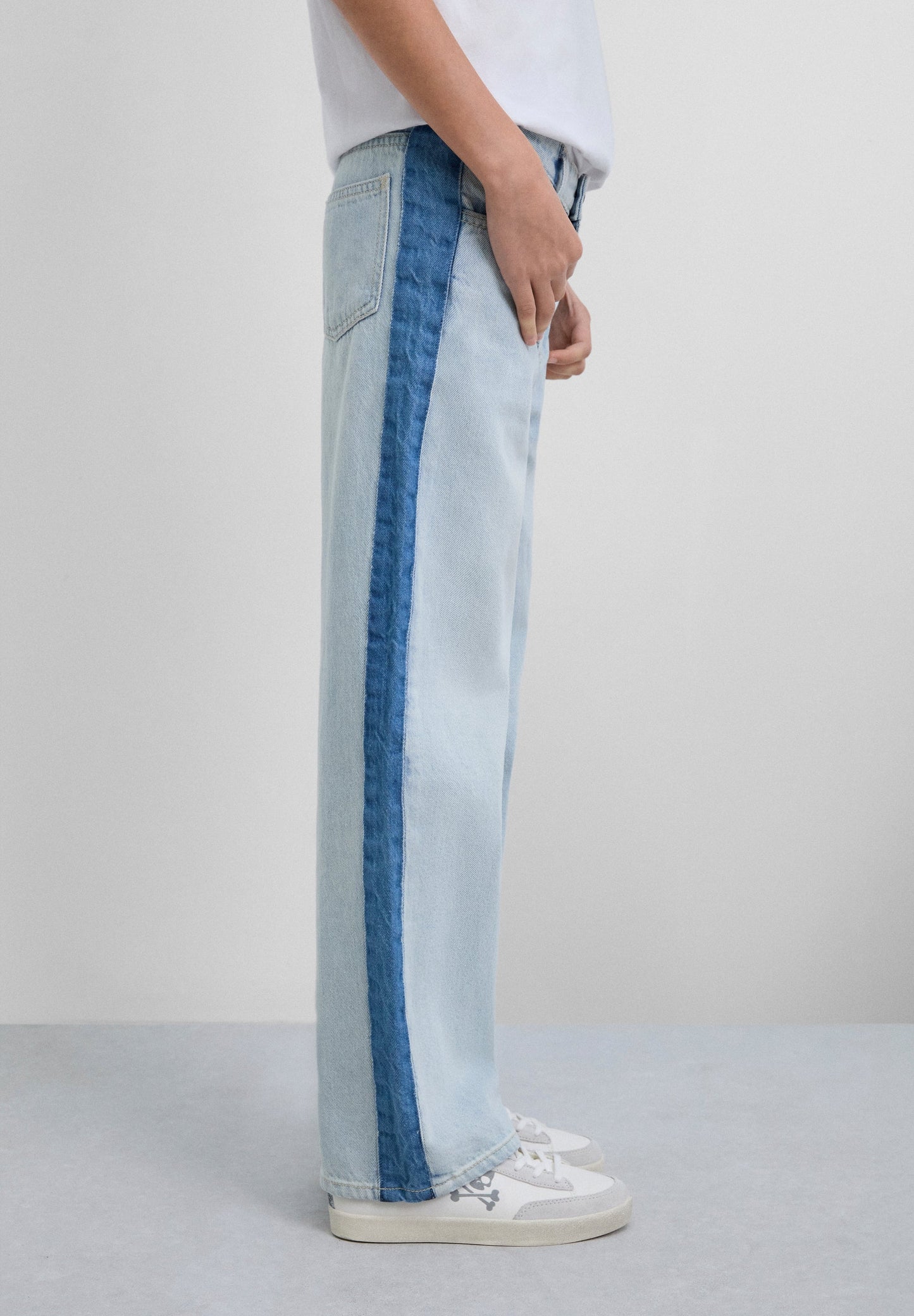 CONTRAST LINE JEANS