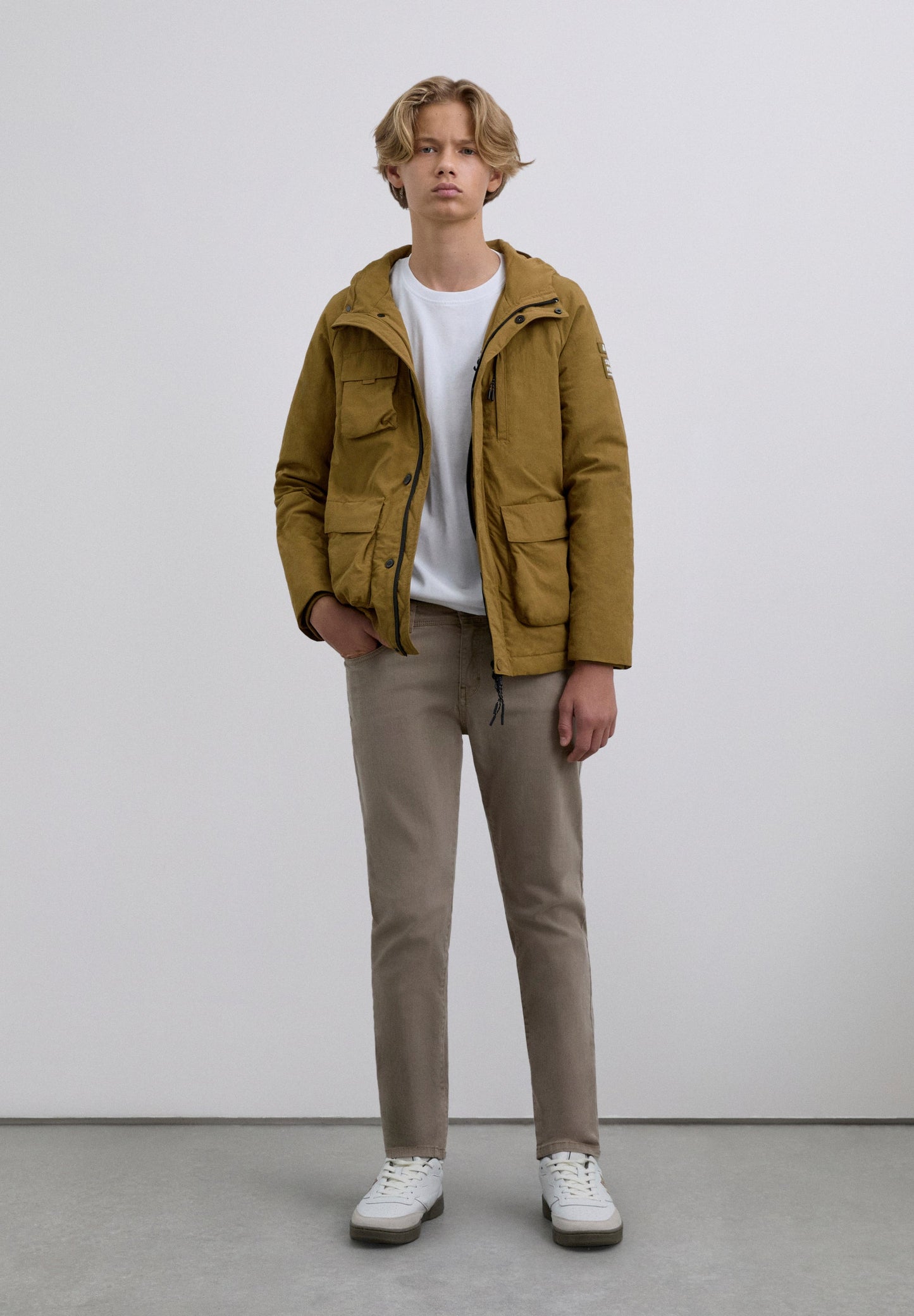 HOODED JACKET WITH POCKETS AND LOGO