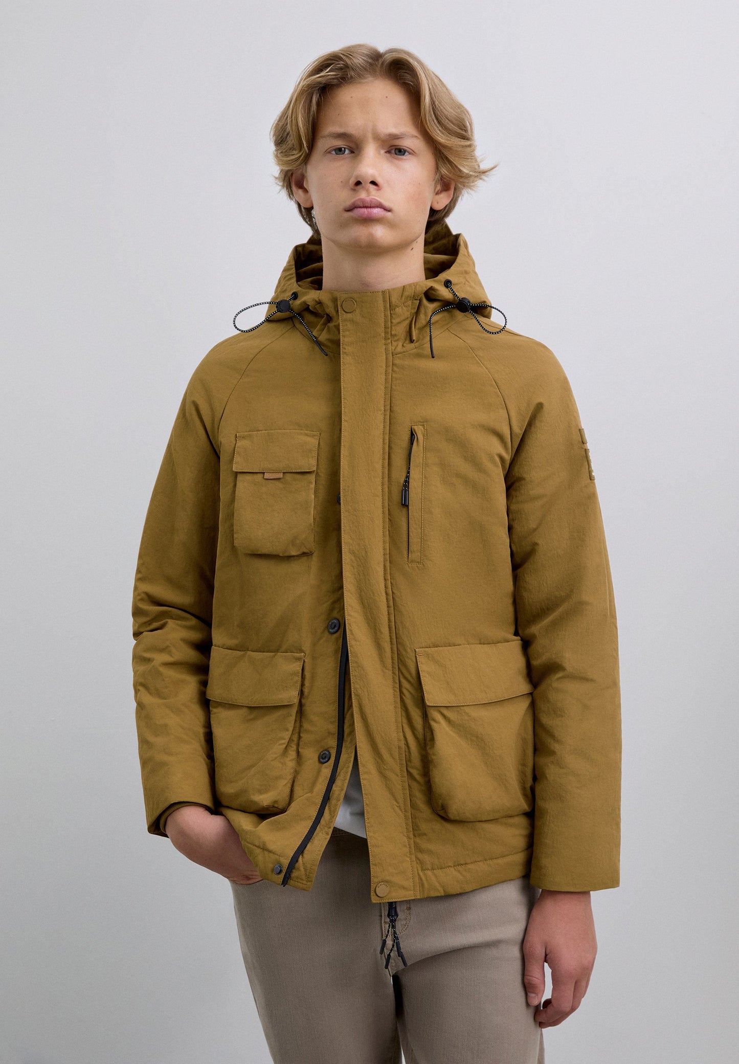 HOODED JACKET WITH POCKETS AND LOGO