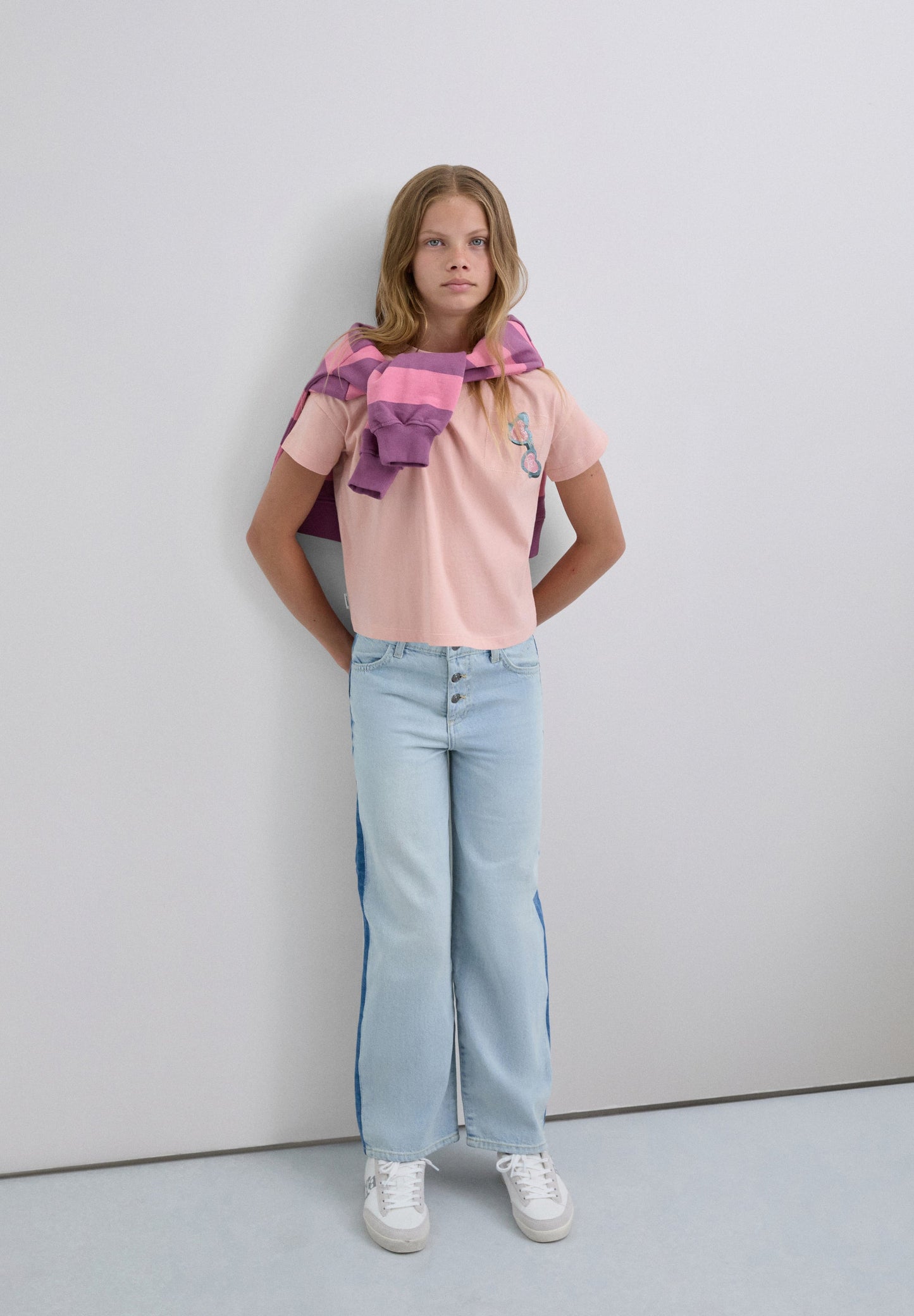 T-SHIRT WITH PRINT ON THE BACK