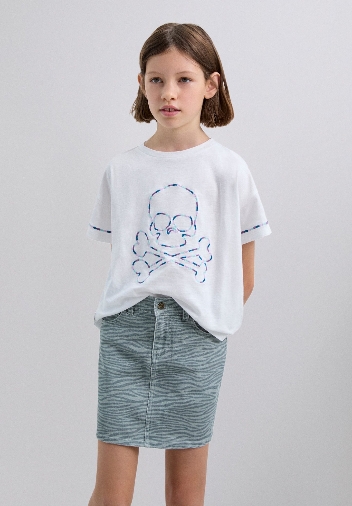 T-SHIRT WITH THREE-TONE EMBROIDERED SKULL