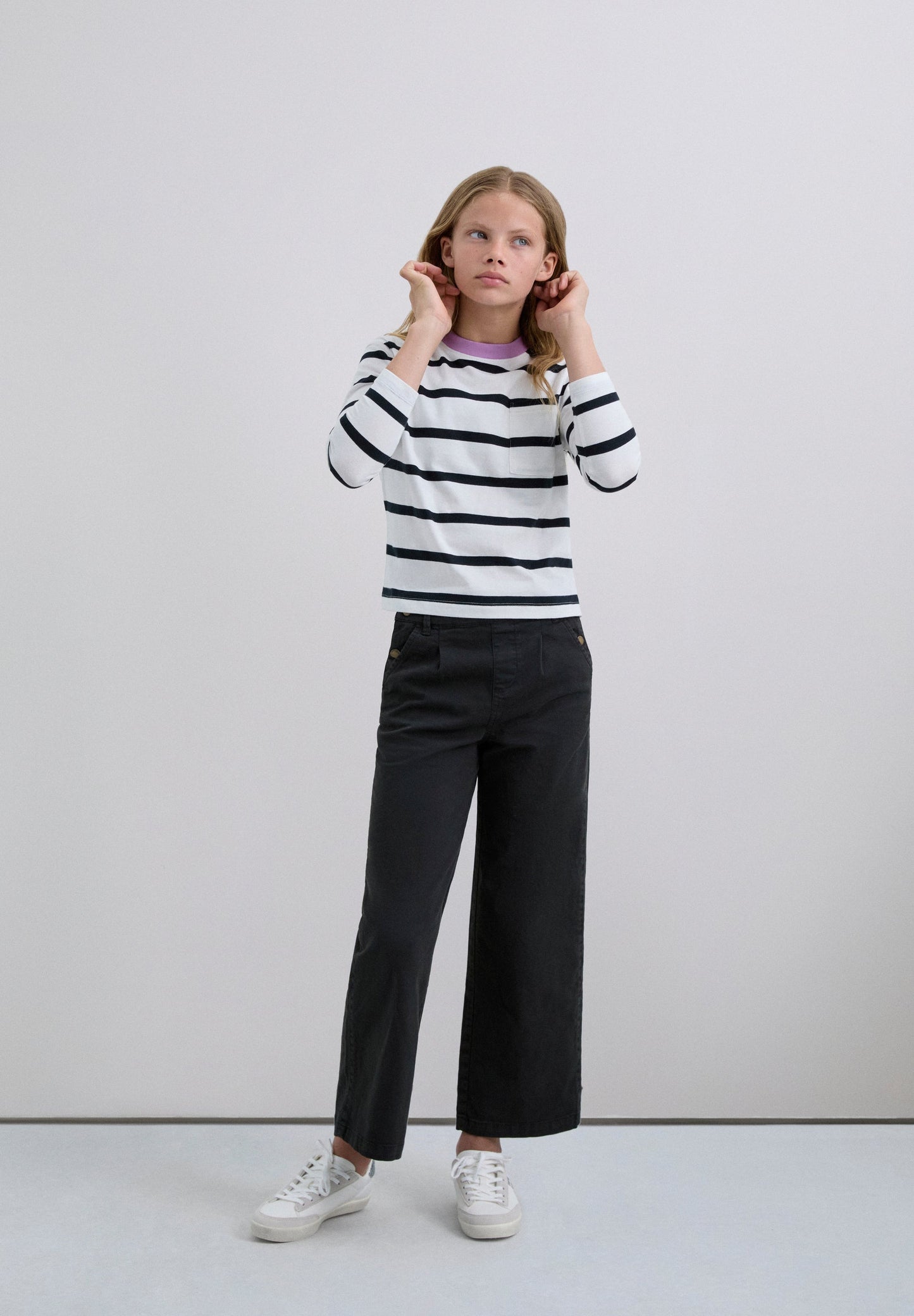 CONTRAST STRIPED T-SHIRT