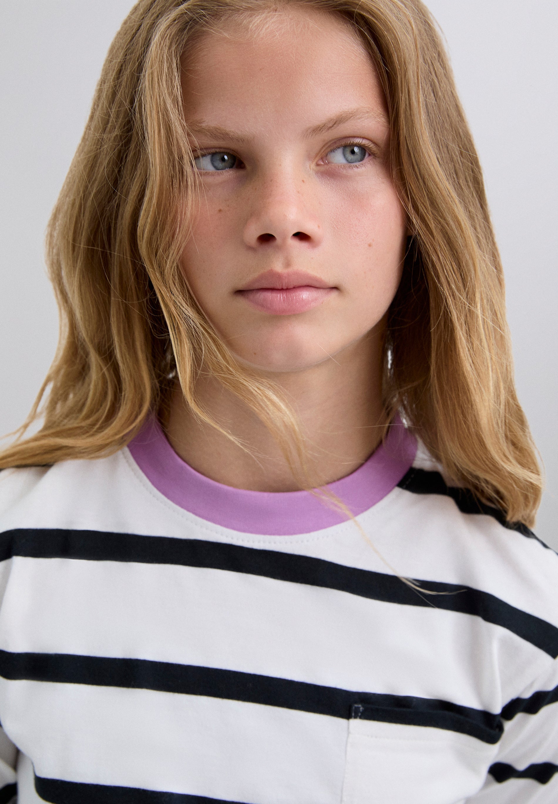 CONTRAST STRIPED T-SHIRT